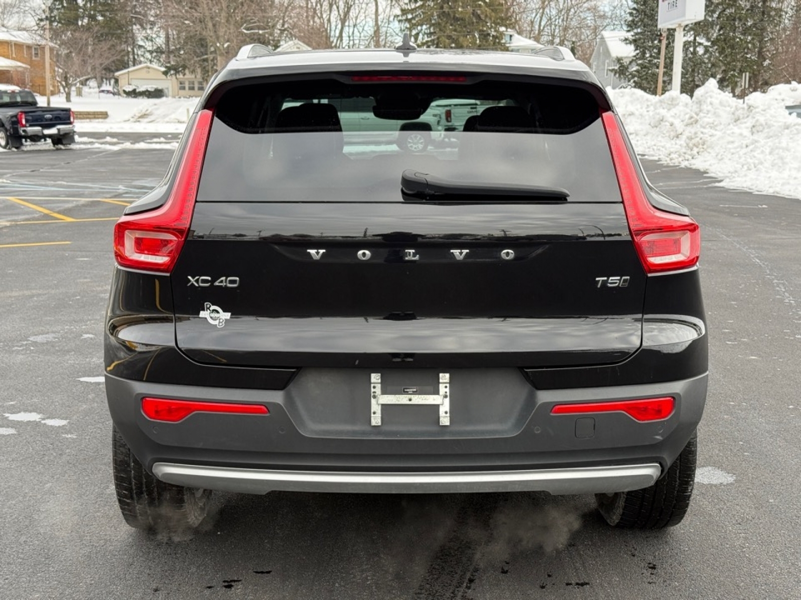 2022 Volvo XC40 T5 Momentum, 39259, Photo