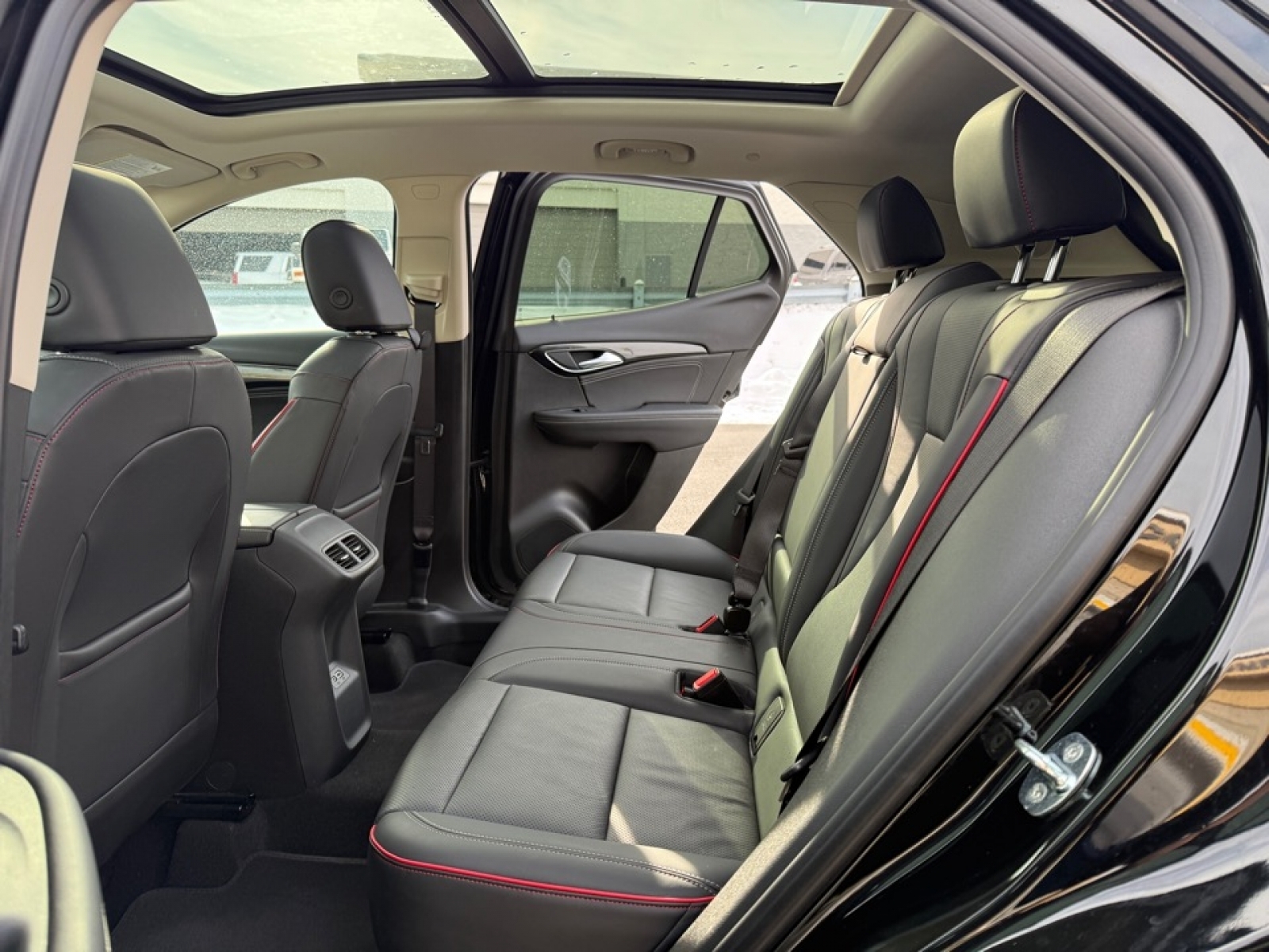 2023 Buick Envision Essence AWD, 39264, Photo