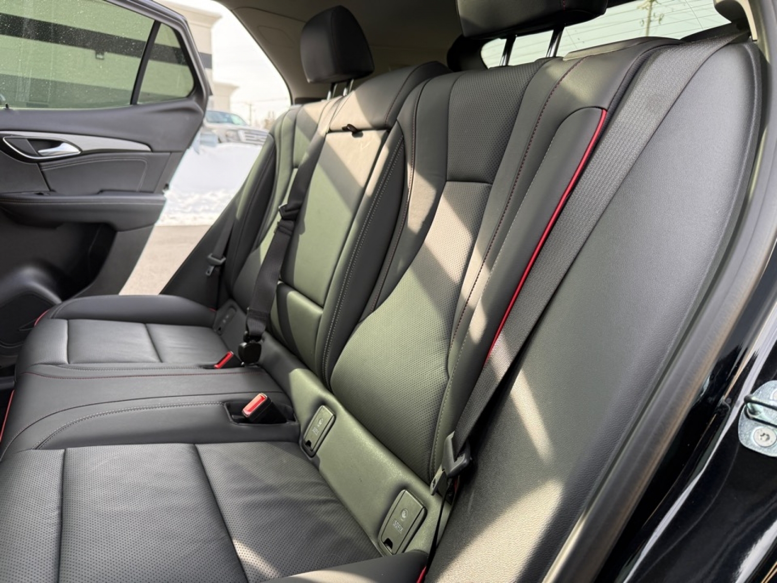 2023 Buick Envision Essence AWD, 39264, Photo