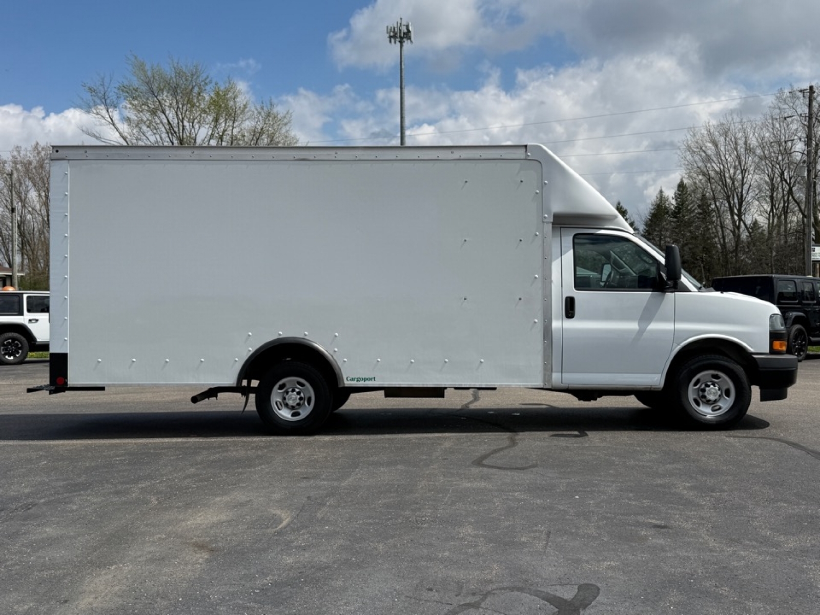 2023 Chevrolet Express Cutaway Work Van, 39787, Photo