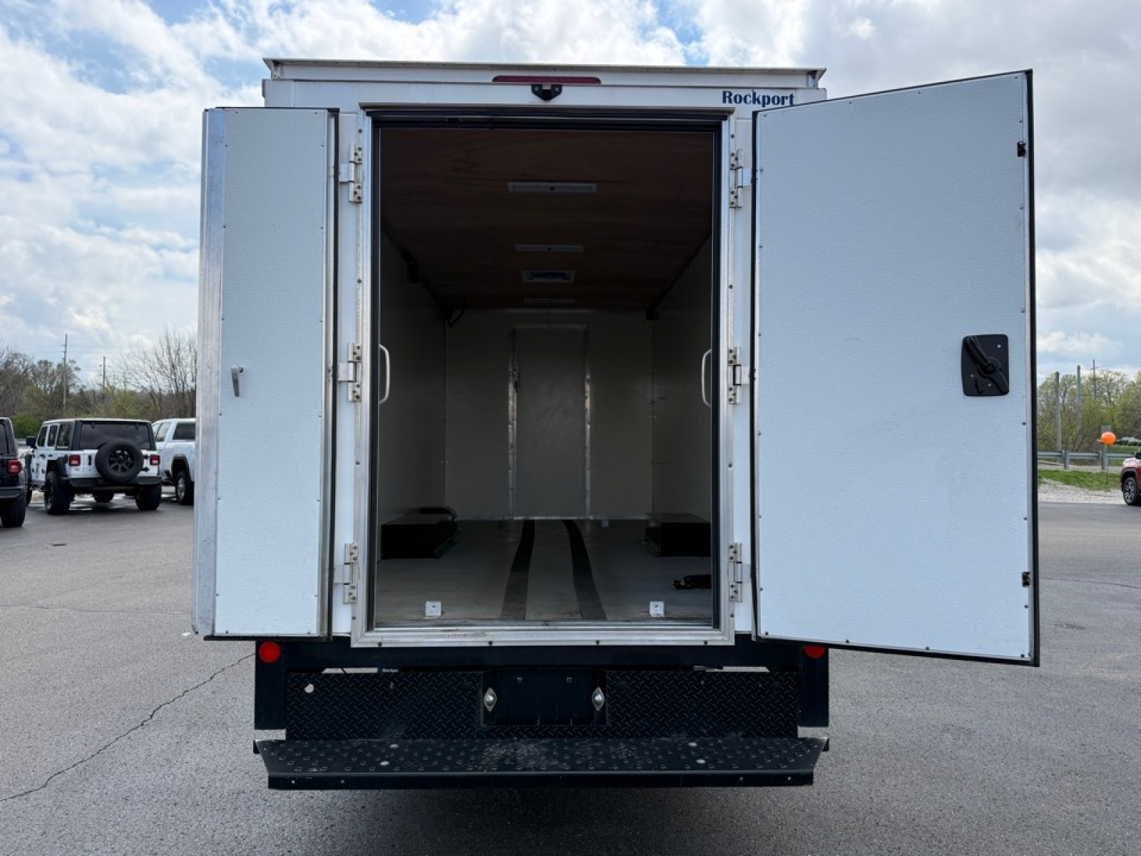 2023 Chevrolet Express Cutaway Work Van, 39787, Photo