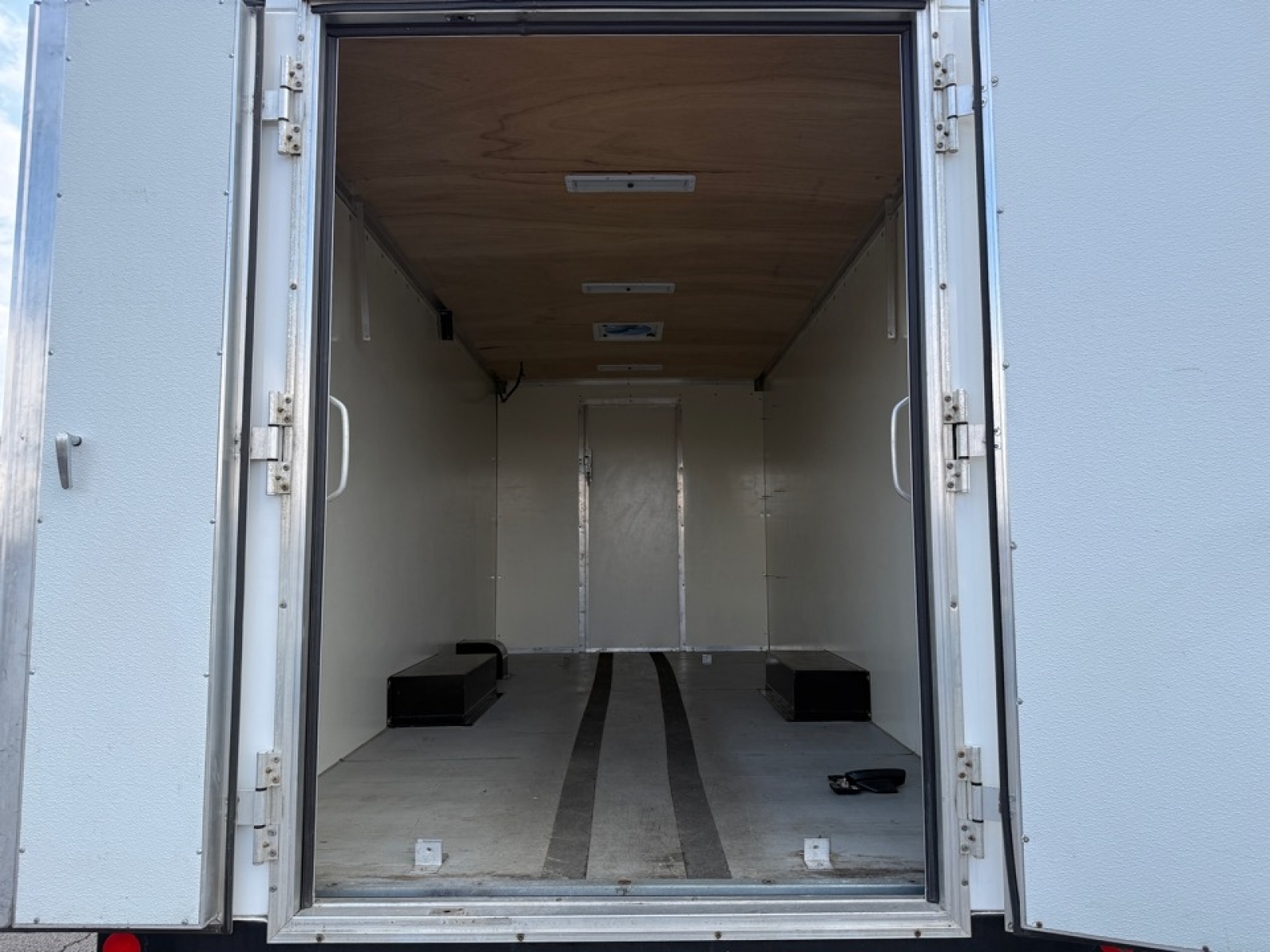 2023 Chevrolet Express Cutaway Work Van, 39787, Photo