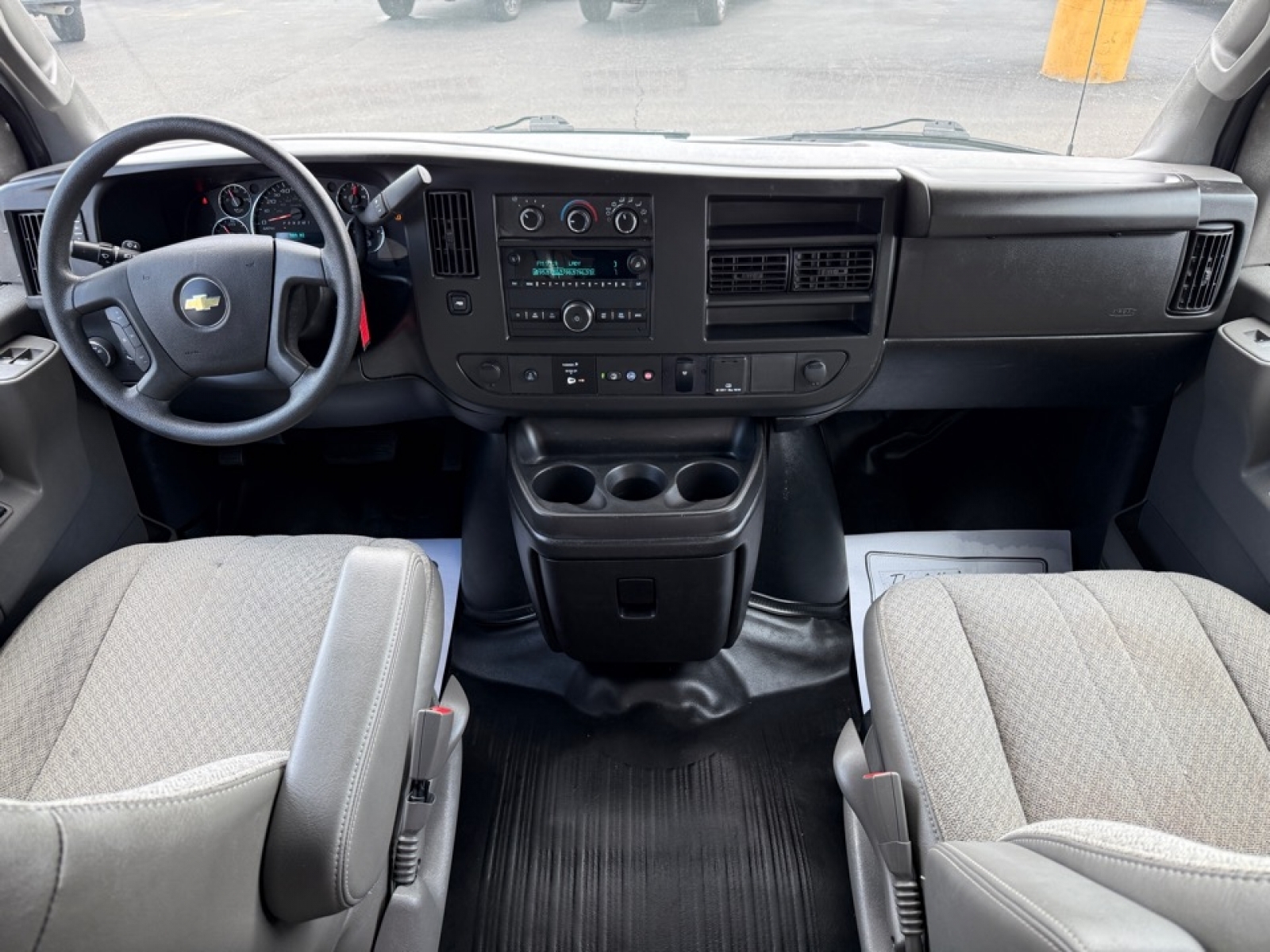2023 Chevrolet Express Cutaway Work Van, 39787, Photo