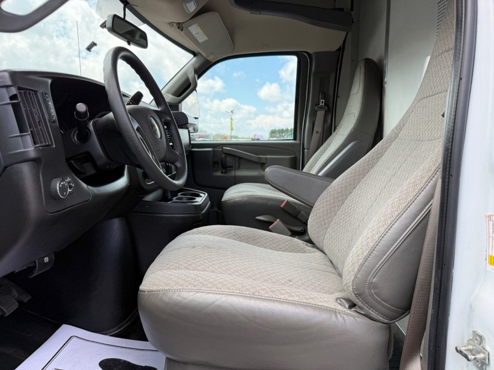 2023 Chevrolet Express Cutaway Work Van, 39787, Photo