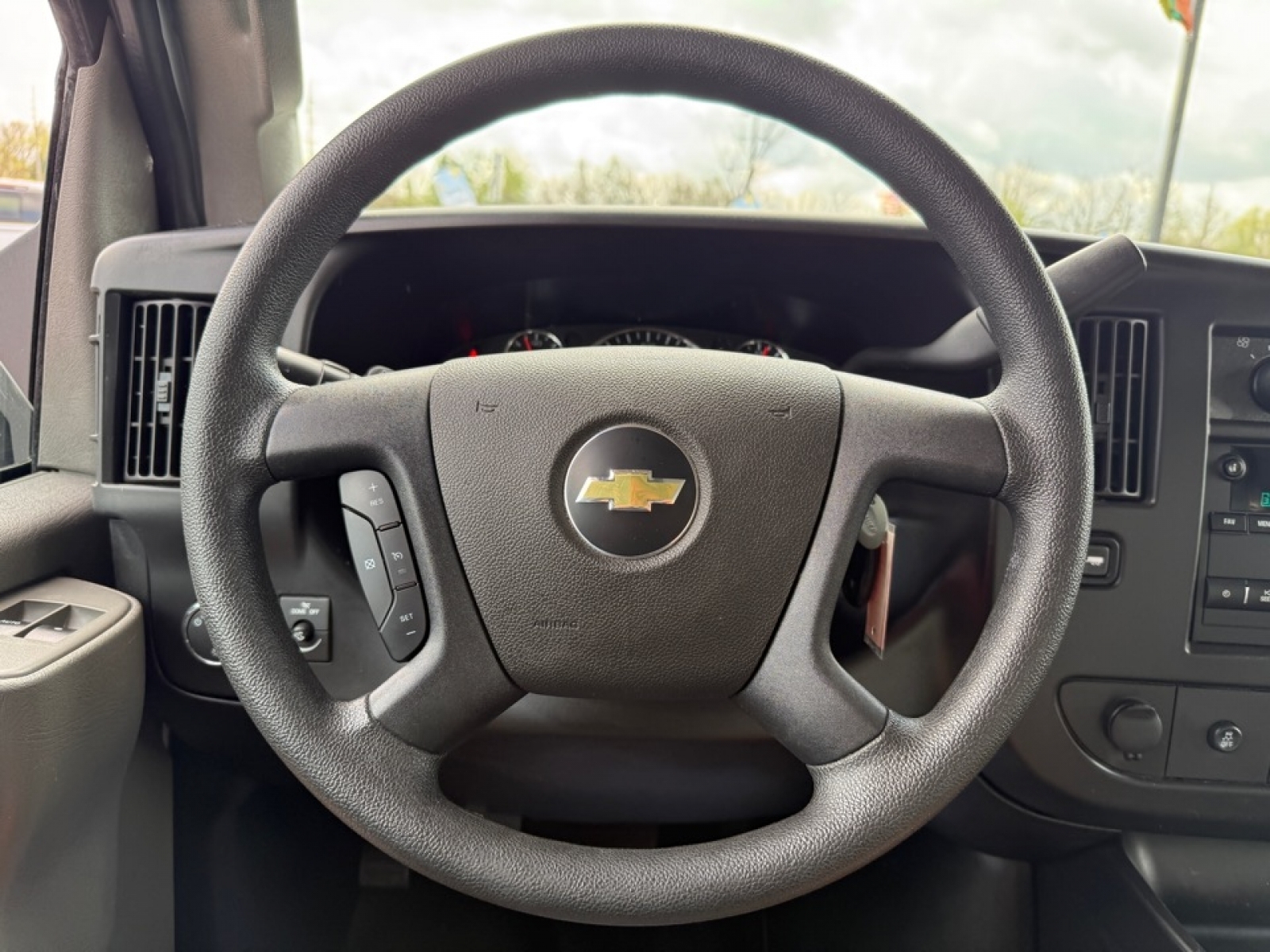 2023 Chevrolet Express Cutaway Work Van, 39787, Photo