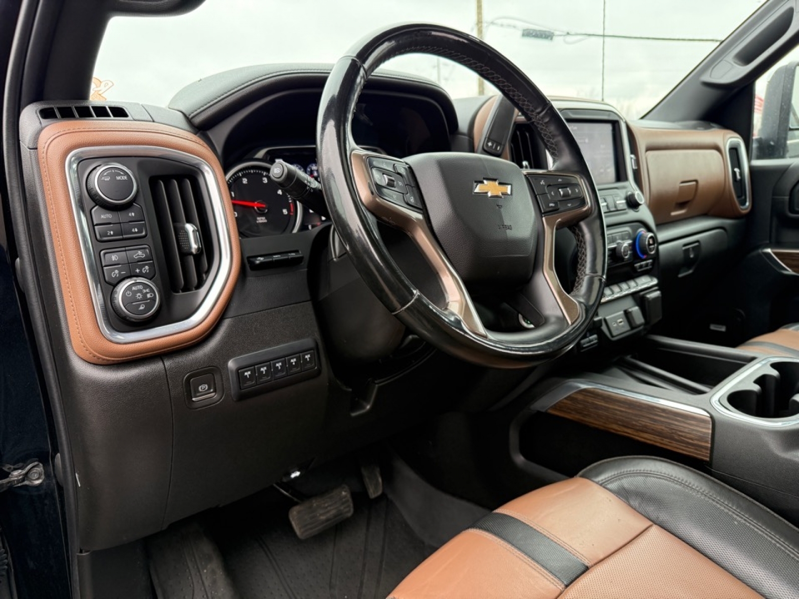 2023 Chevrolet Silverado 3500HD High Country, 39517, Photo