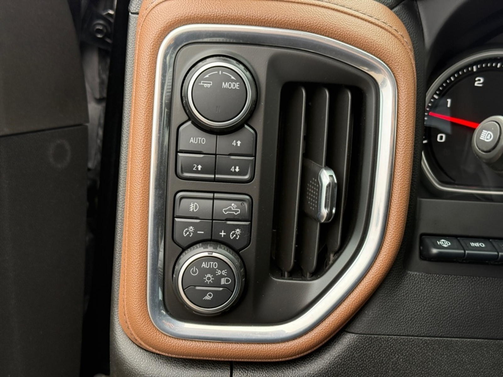 2023 Chevrolet Silverado 3500HD High Country, 39517, Photo