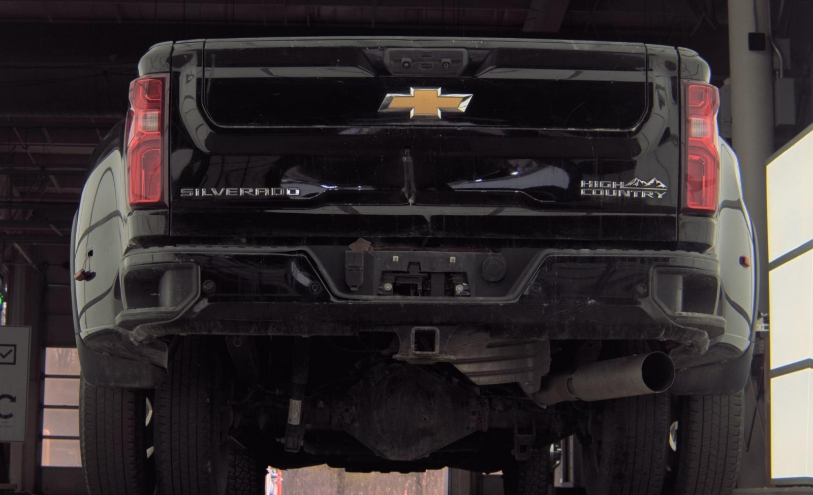 2023 Chevrolet Silverado 3500HD 4WD Crew Cab Long Bed High Country, 39867, Photo