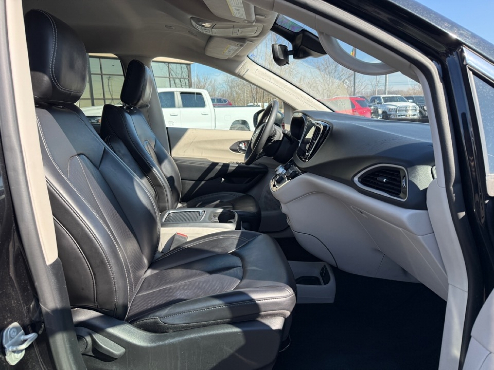 2023 Chrysler Pacifica Touring L, 39532, Photo