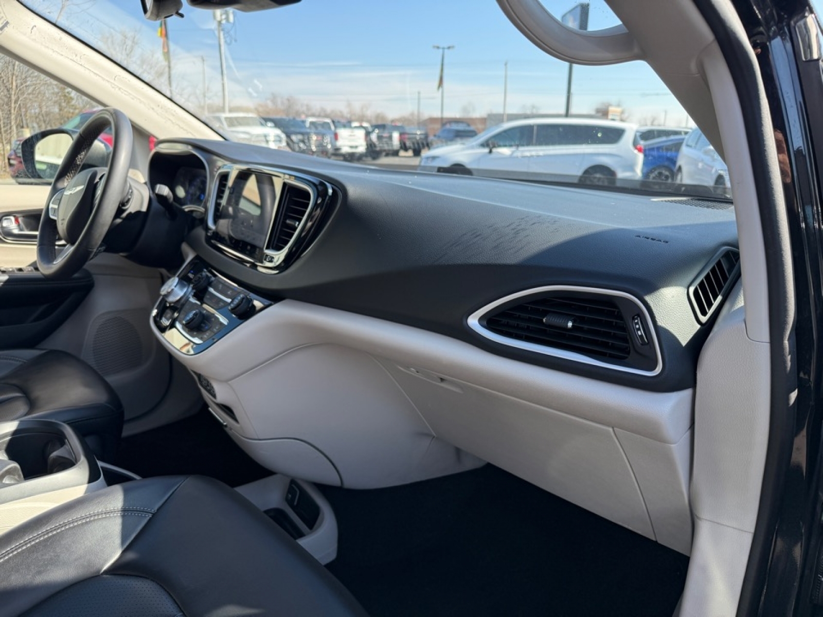 2023 Chrysler Pacifica Touring L, 39532, Photo