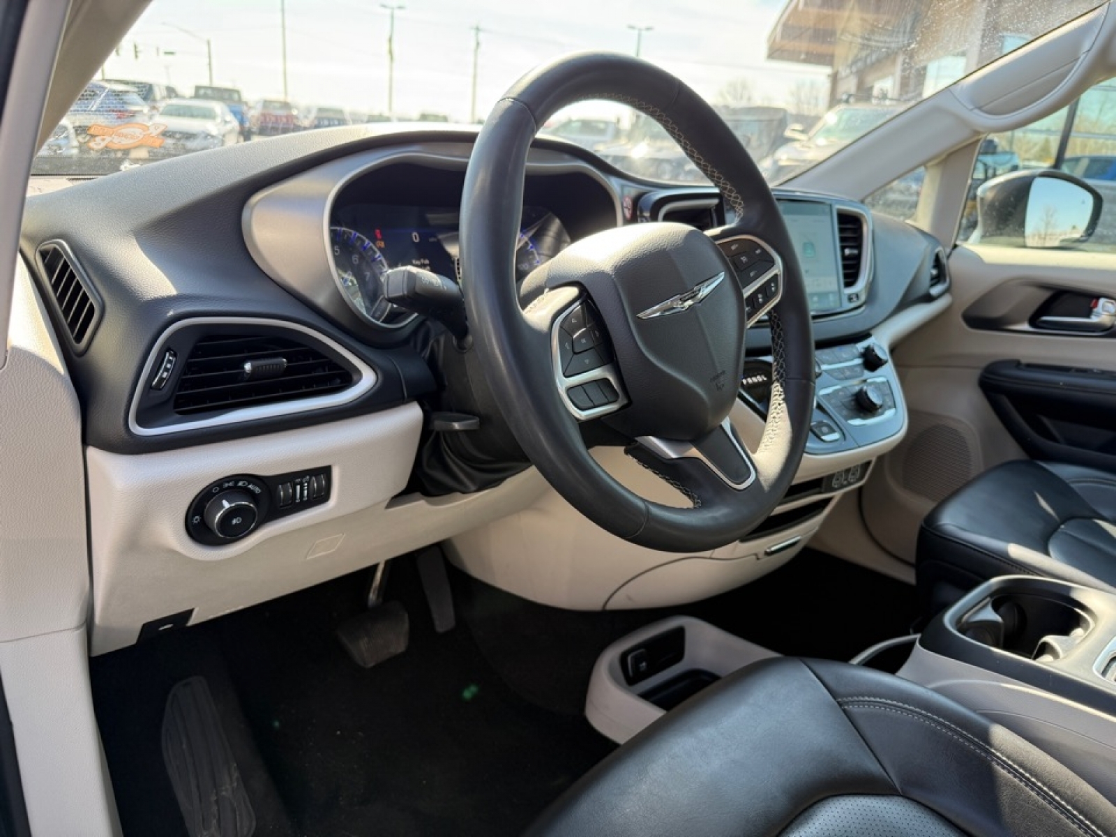2023 Chrysler Pacifica Touring L, 39532, Photo