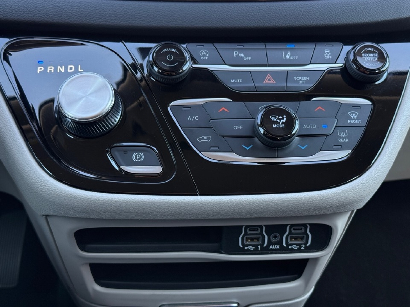 2023 Chrysler Pacifica Touring L, 39532, Photo