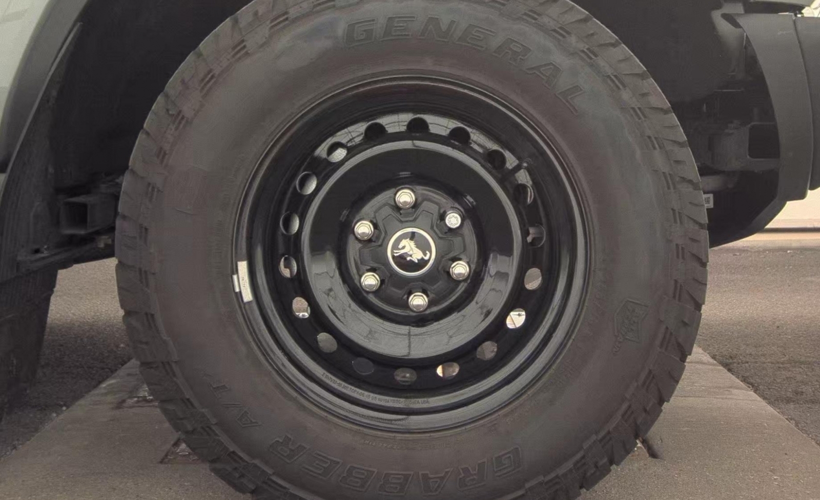 2023 Ford Bronco Black Diamond, 39909, Photo