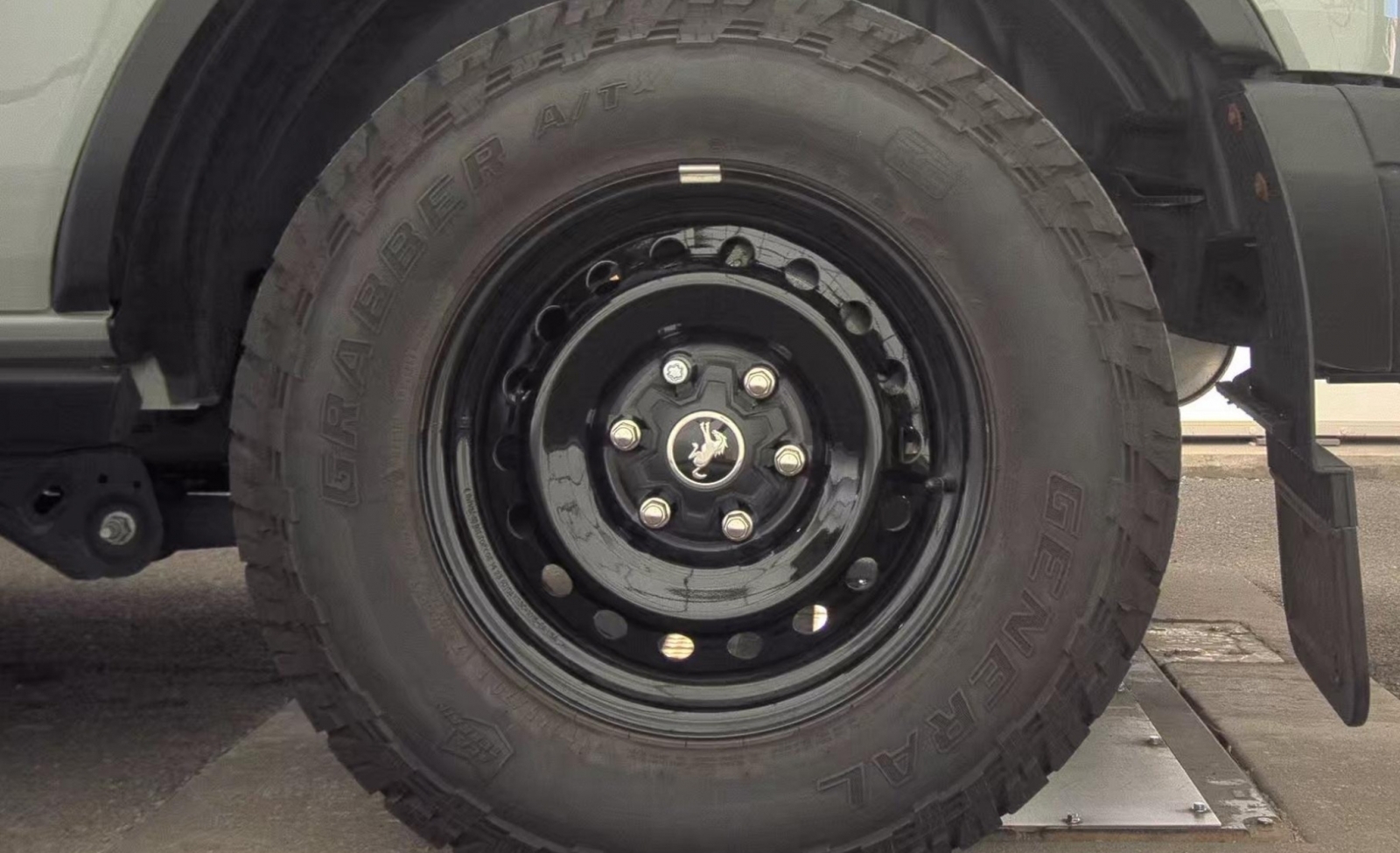 2023 Ford Bronco Black Diamond, 39909, Photo