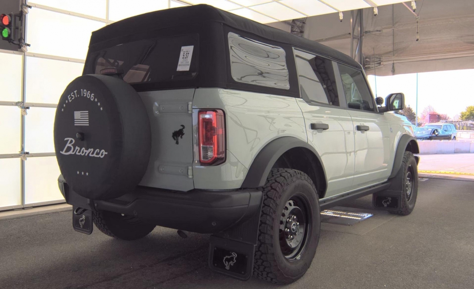 2023 Ford Bronco Black Diamond, 39909, Photo