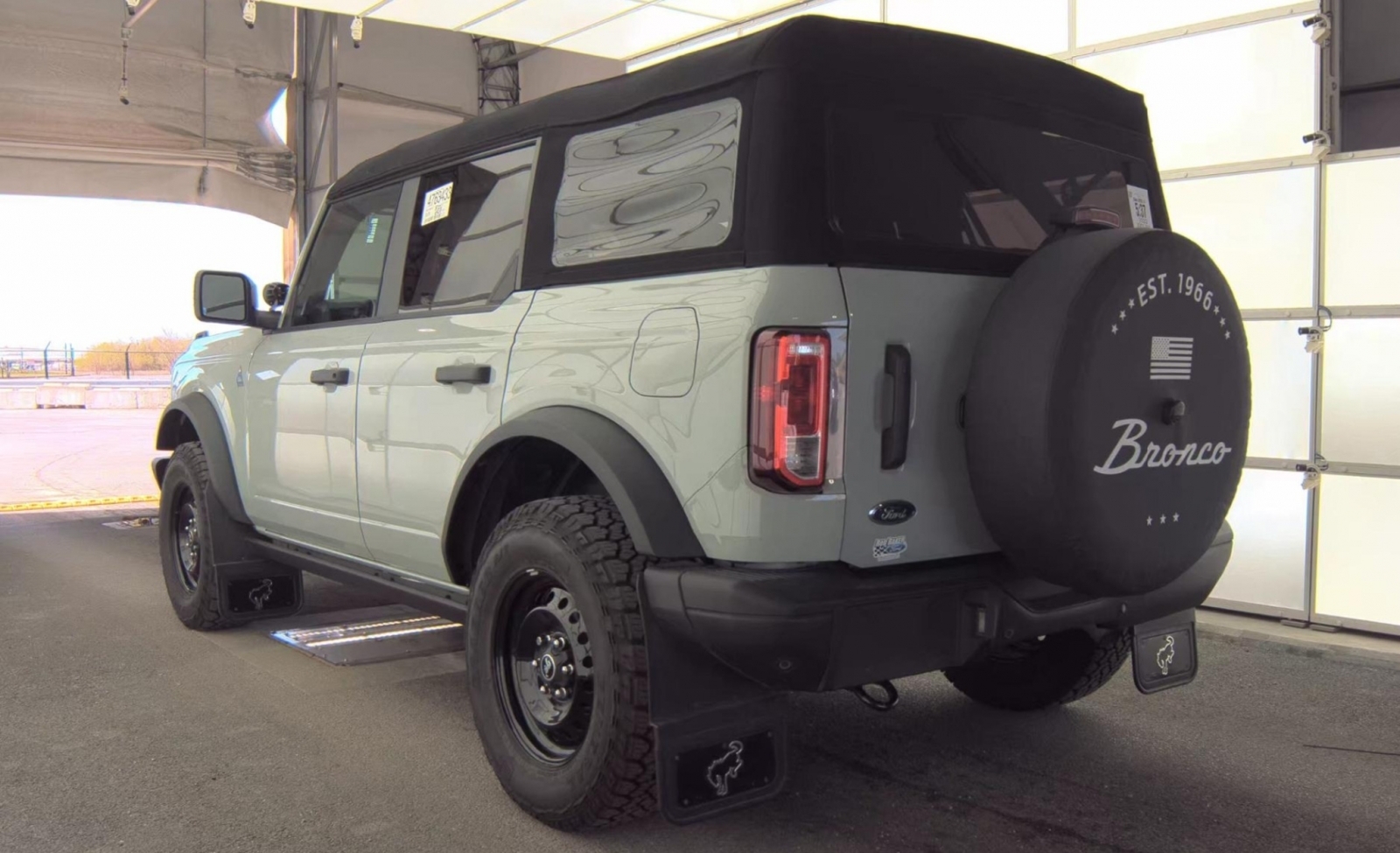 2023 Ford Bronco Black Diamond, 39909, Photo