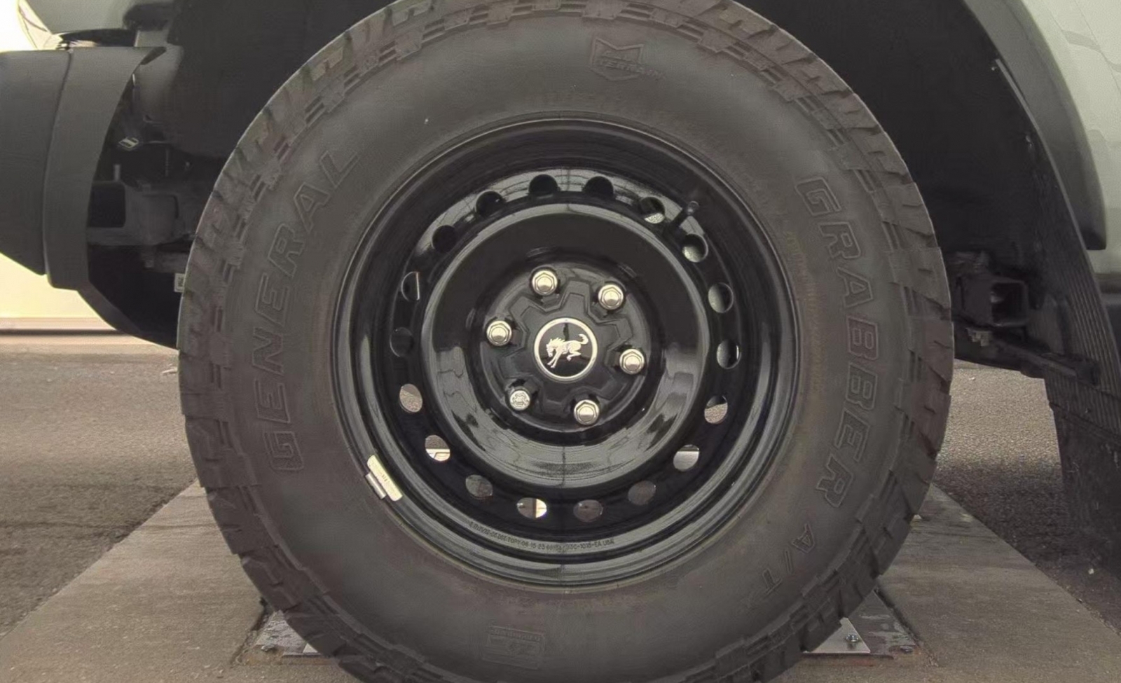 2023 Ford Bronco Black Diamond, 39909, Photo