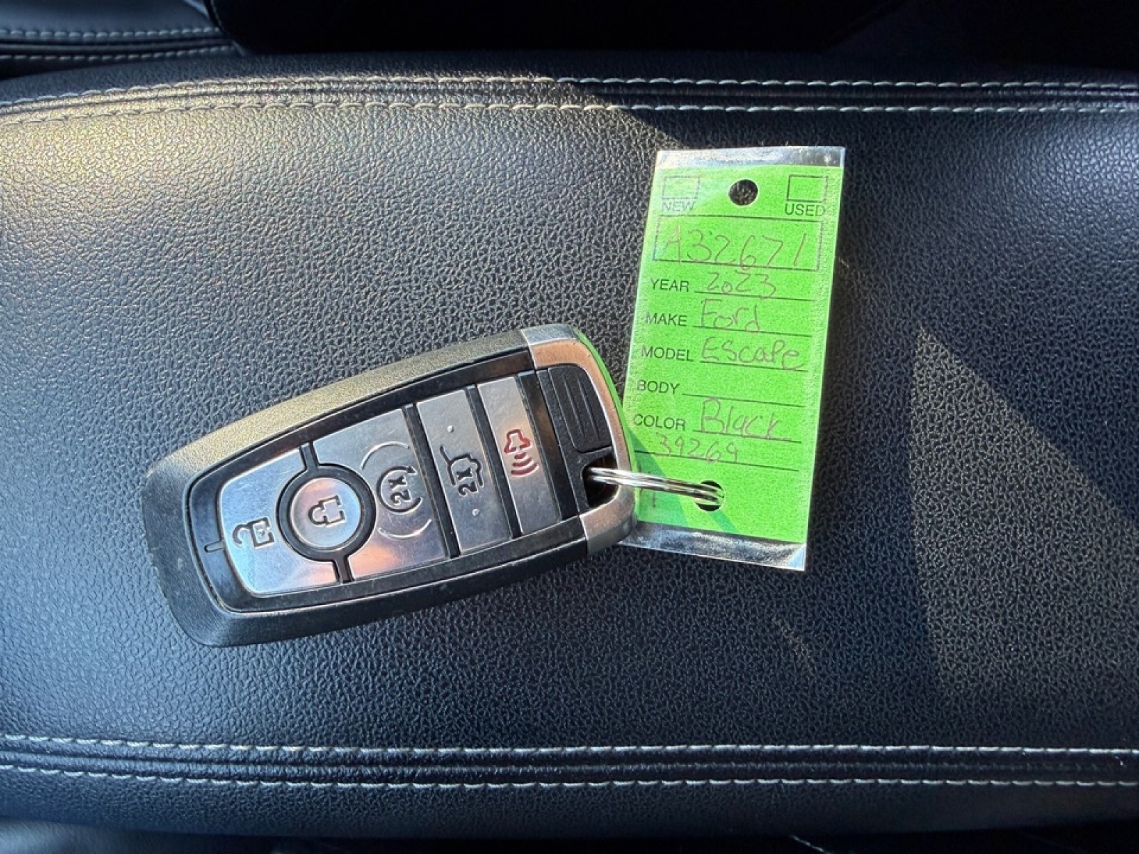 2023 Ford Escape Platinum, 39269, Photo