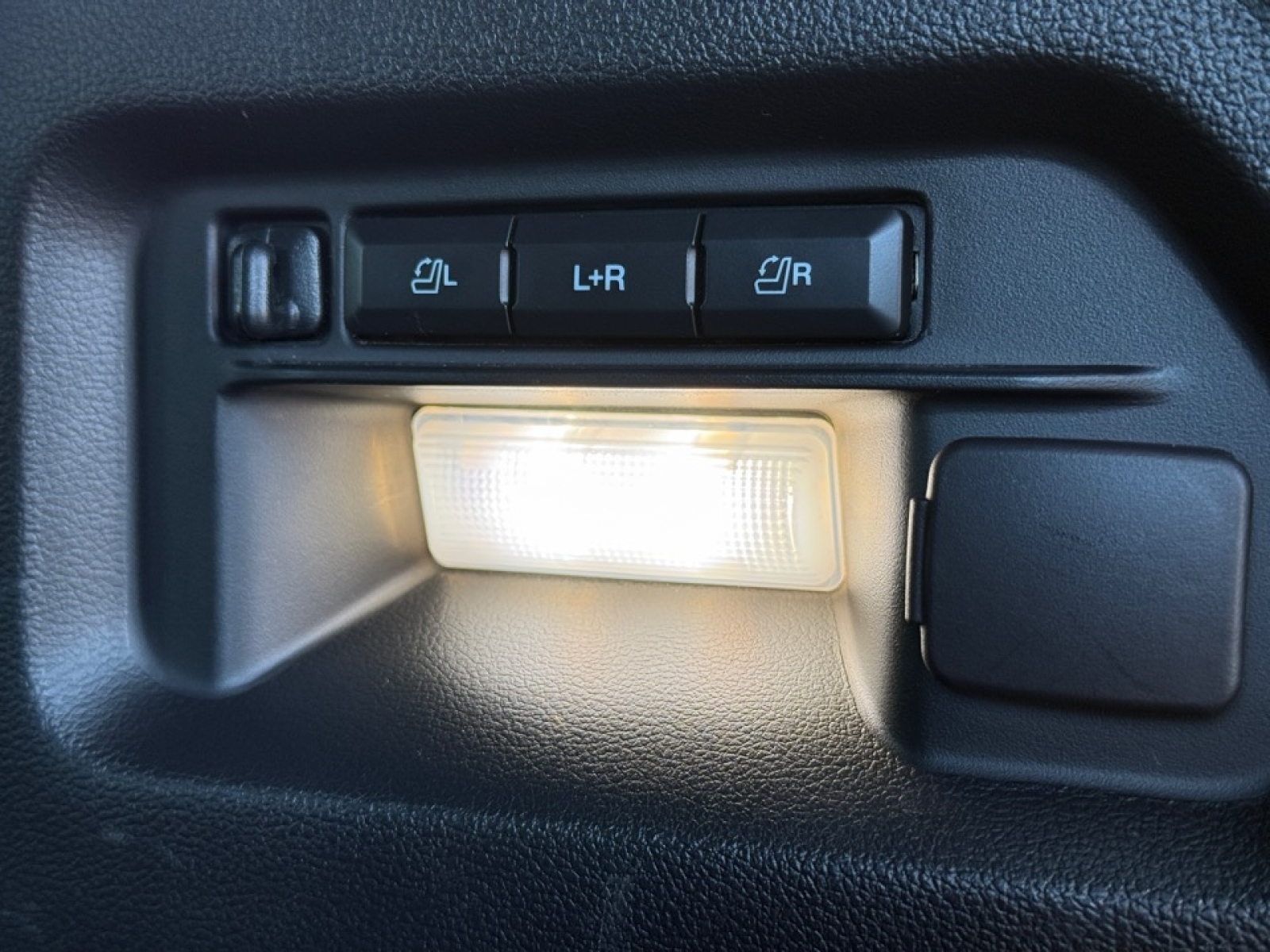 2023 Ford Explorer ST, 39304, Photo