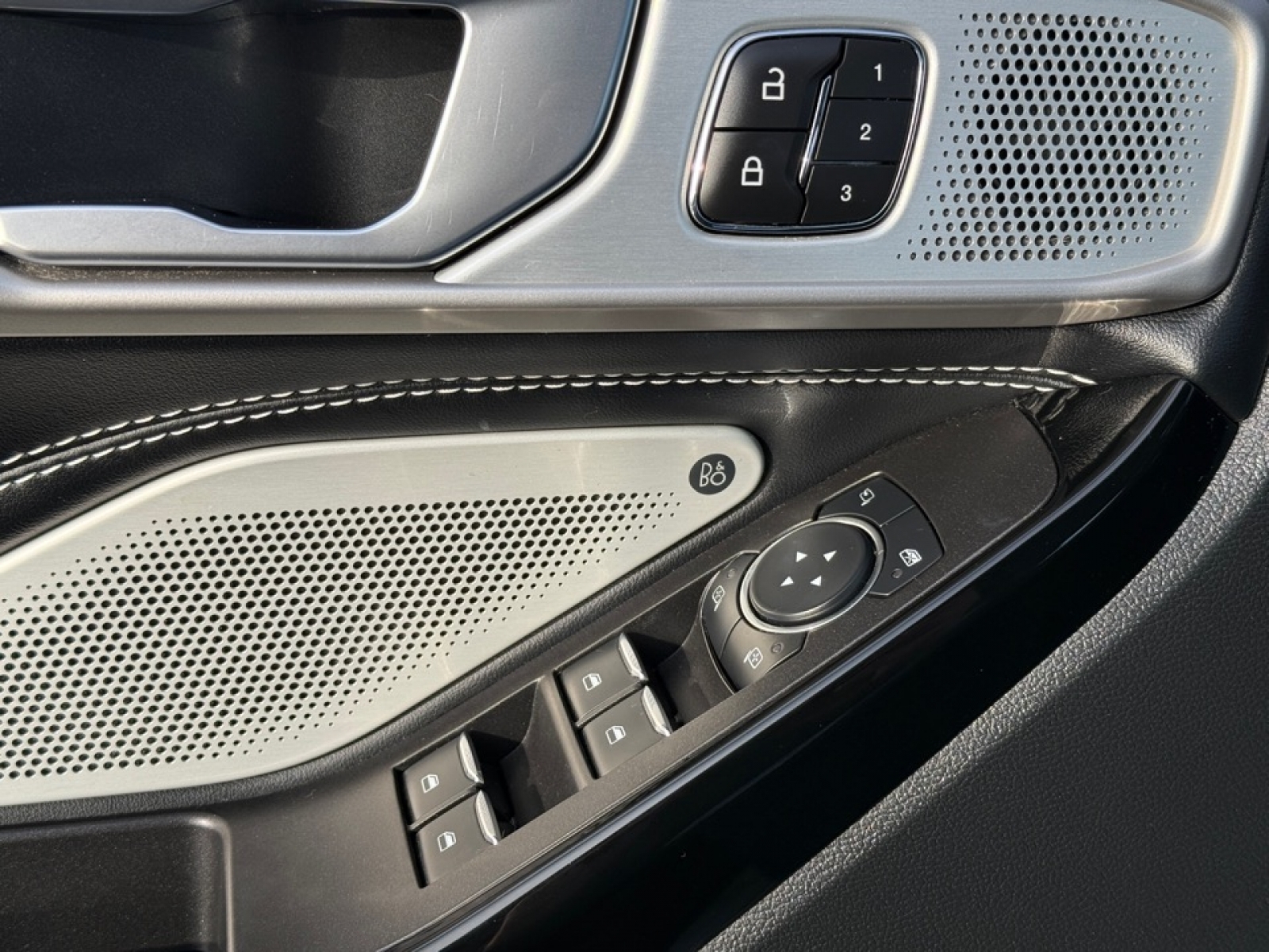 2023 Ford Explorer ST, 39304, Photo