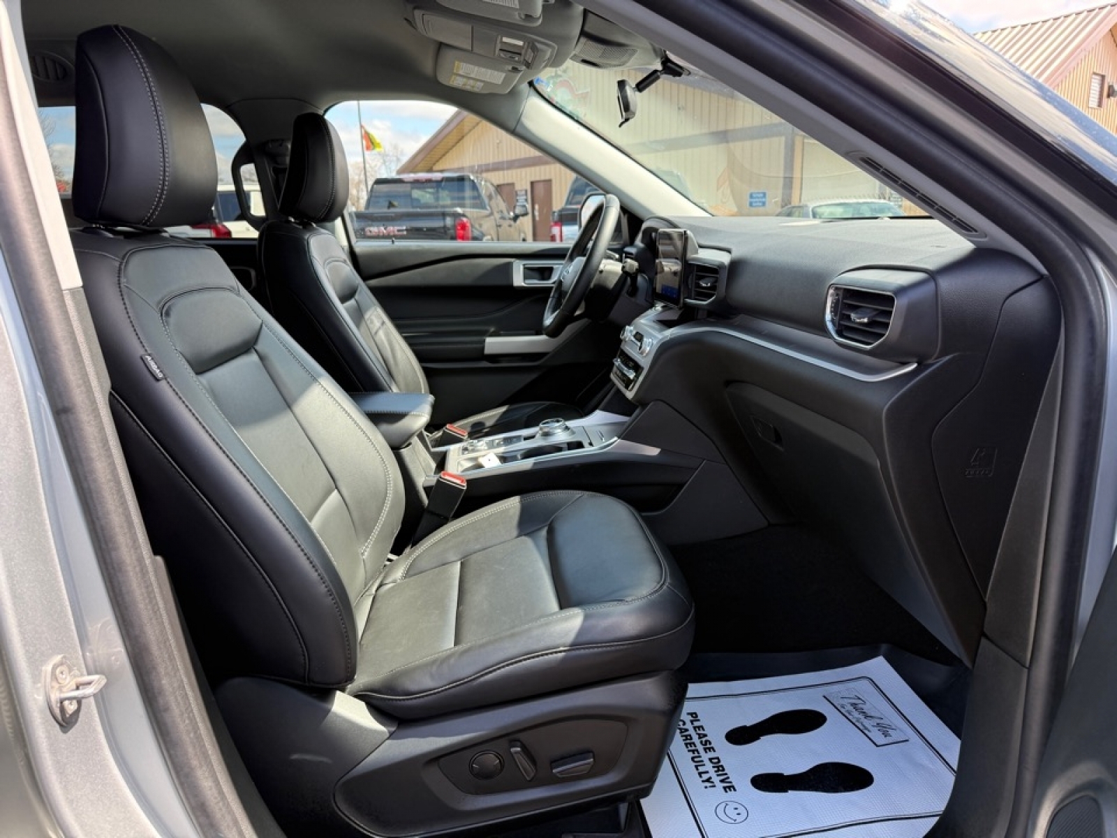 2023 Ford Explorer XLT, 39672, Photo