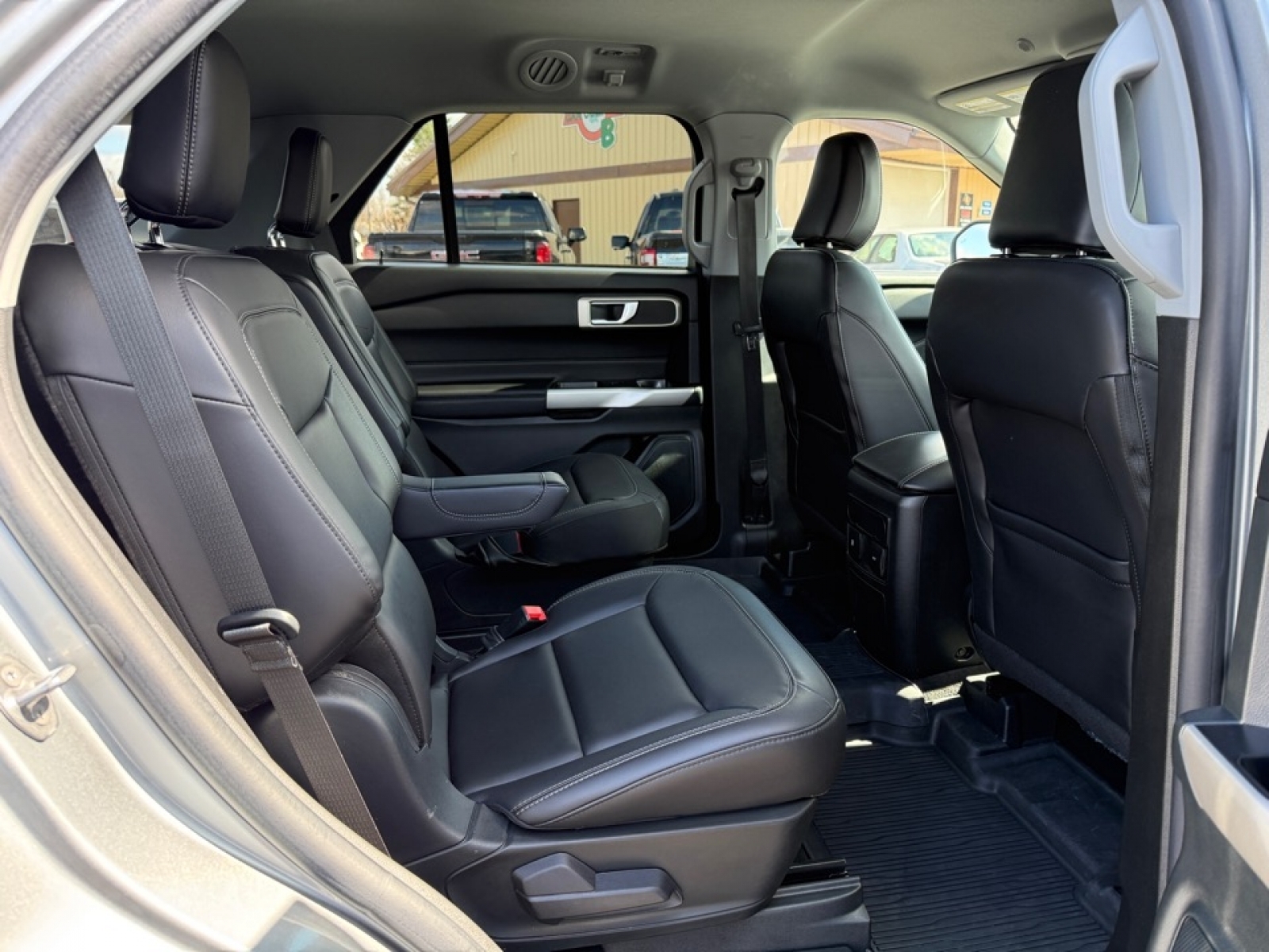 2023 Ford Explorer XLT, 39672, Photo