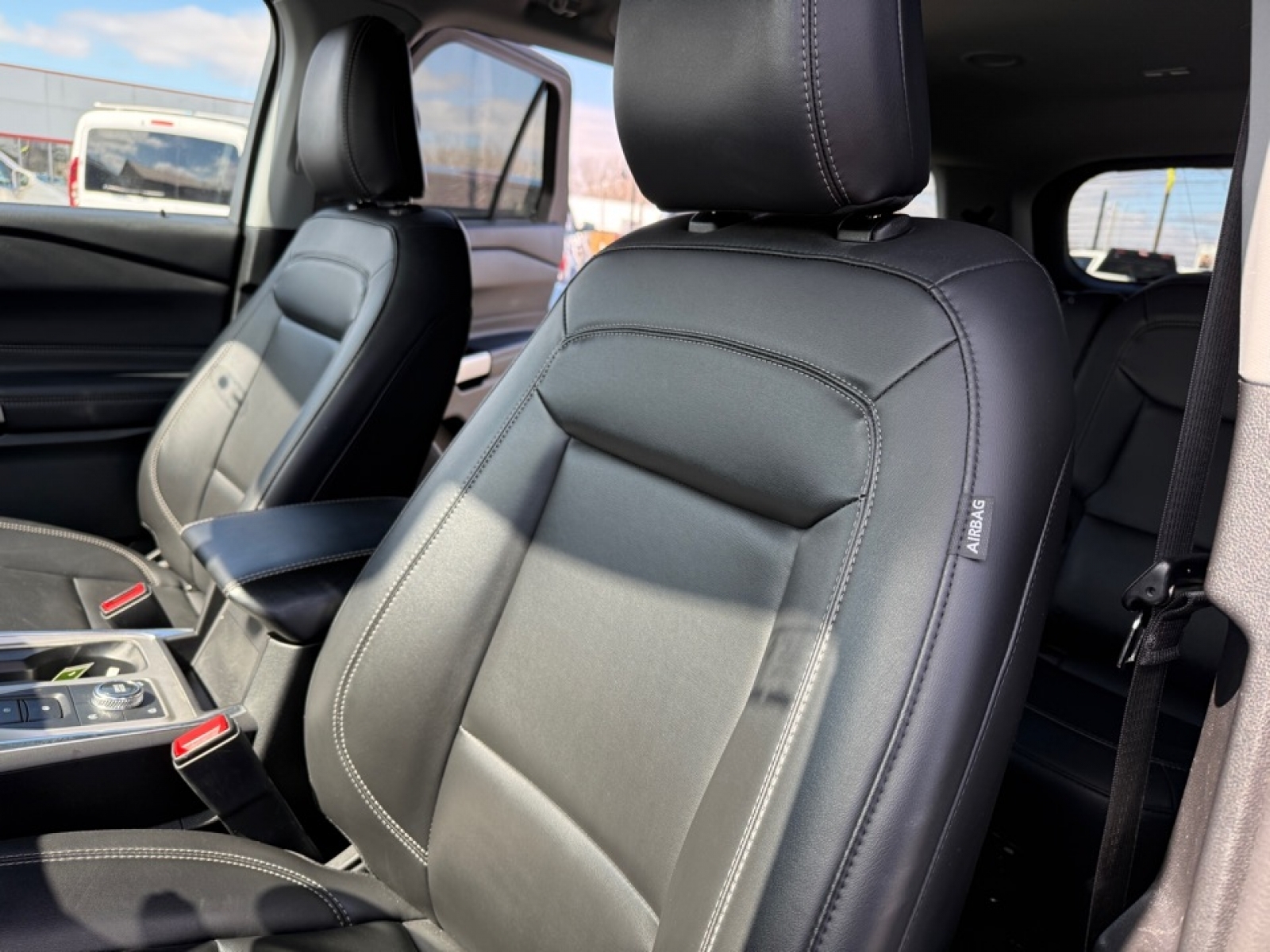 2023 Ford Explorer XLT, 39672, Photo