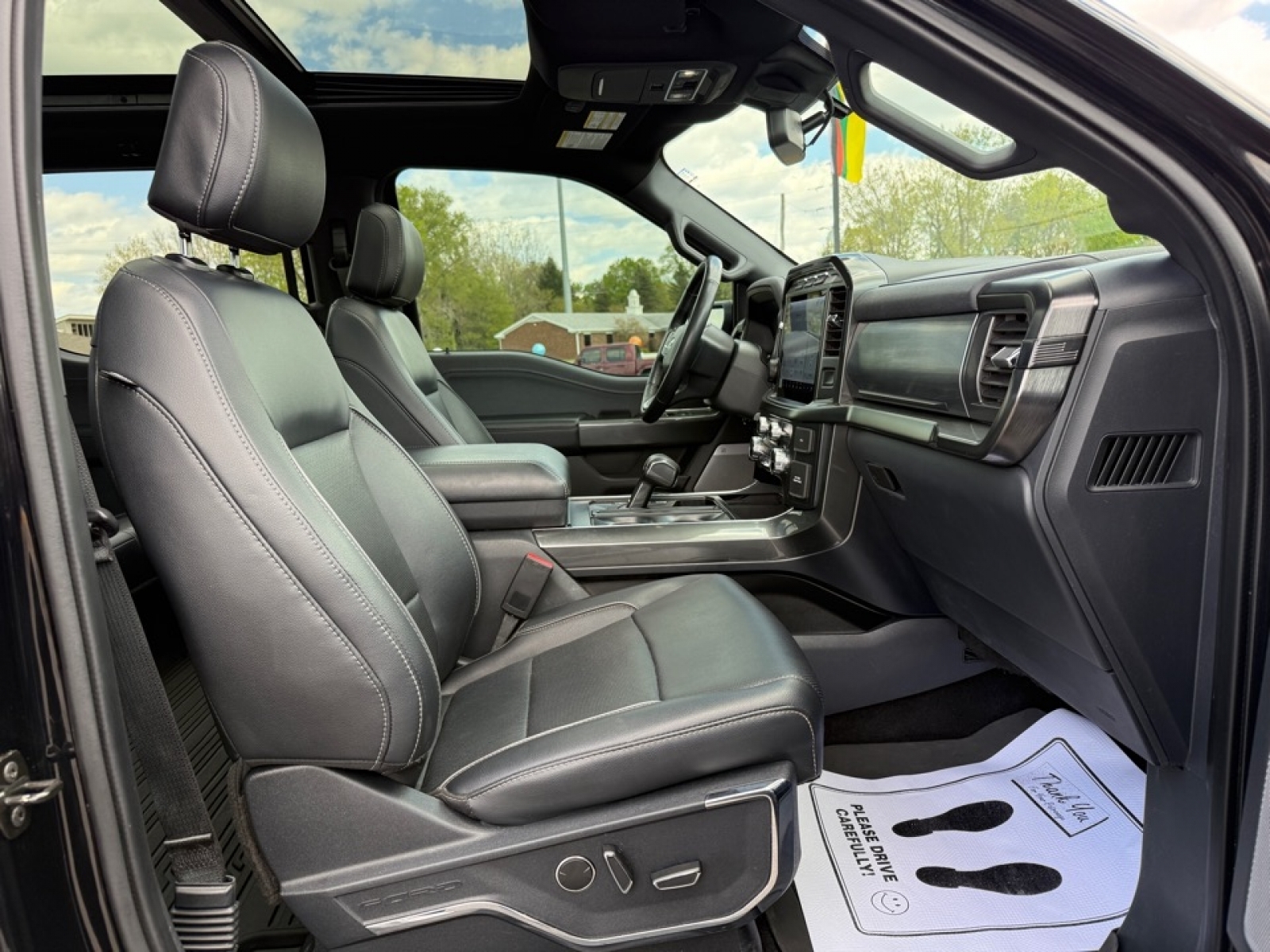 2023 Ford F-150 LARIAT, 39874, Photo