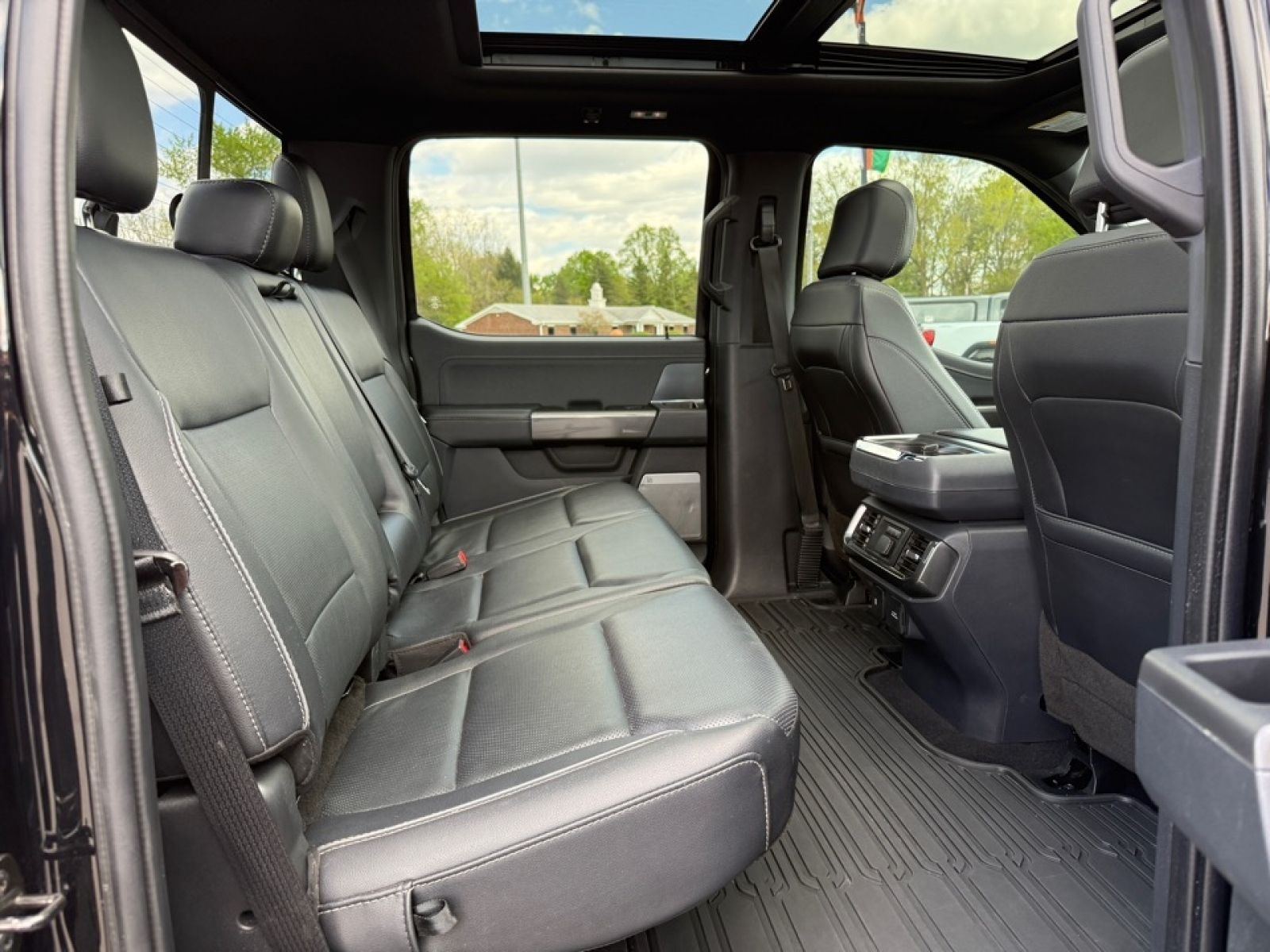 2023 Ford F-150 LARIAT, 39874, Photo