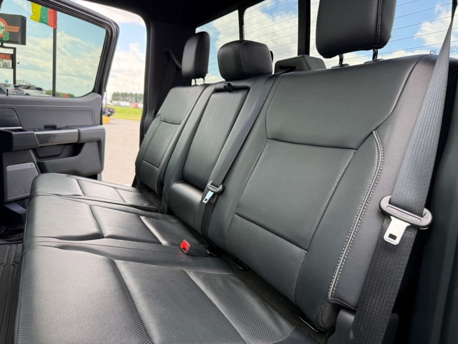 2023 Ford F-150 LARIAT, 39874, Photo