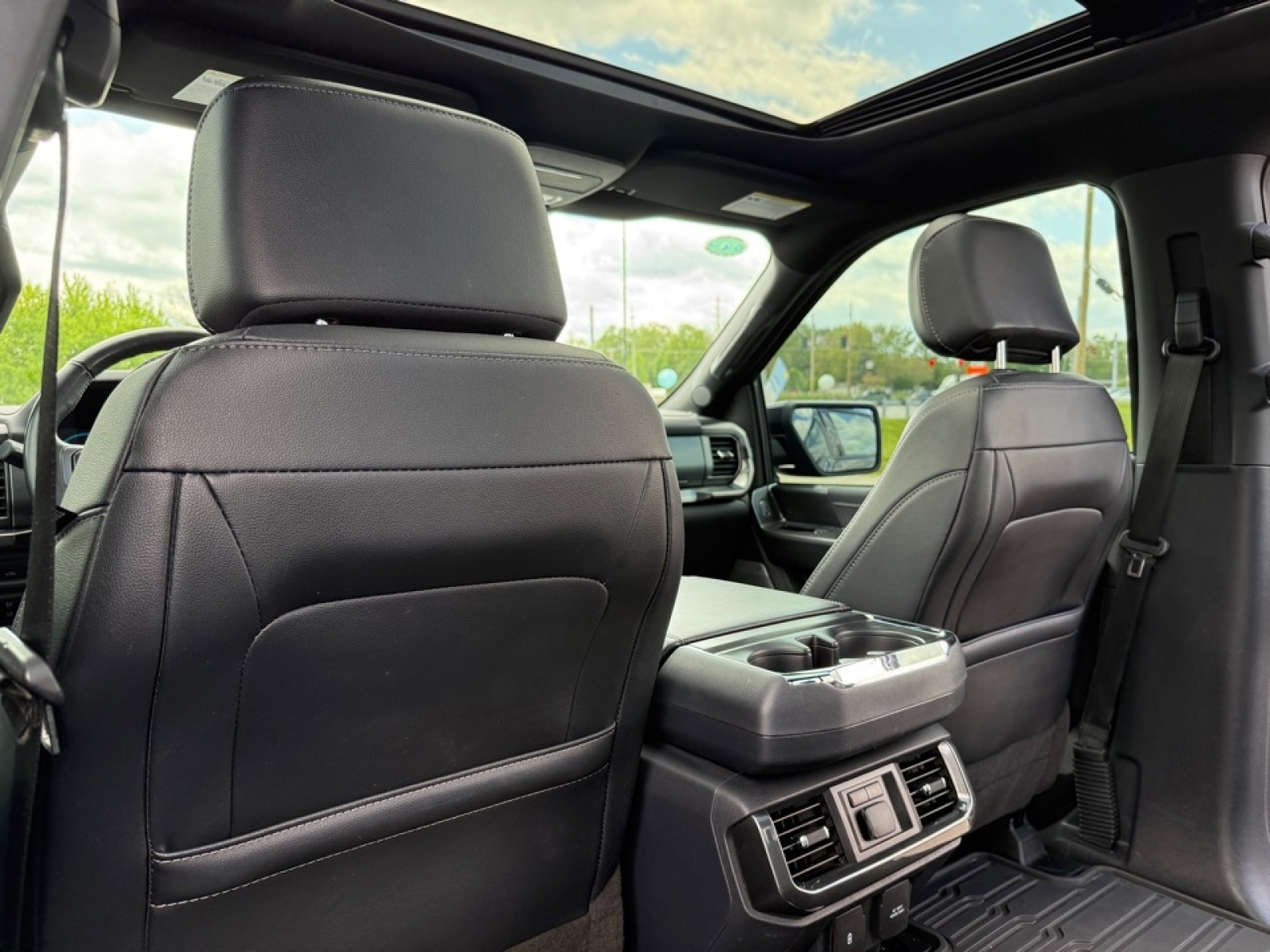 2023 Ford F-150 LARIAT, 39874, Photo