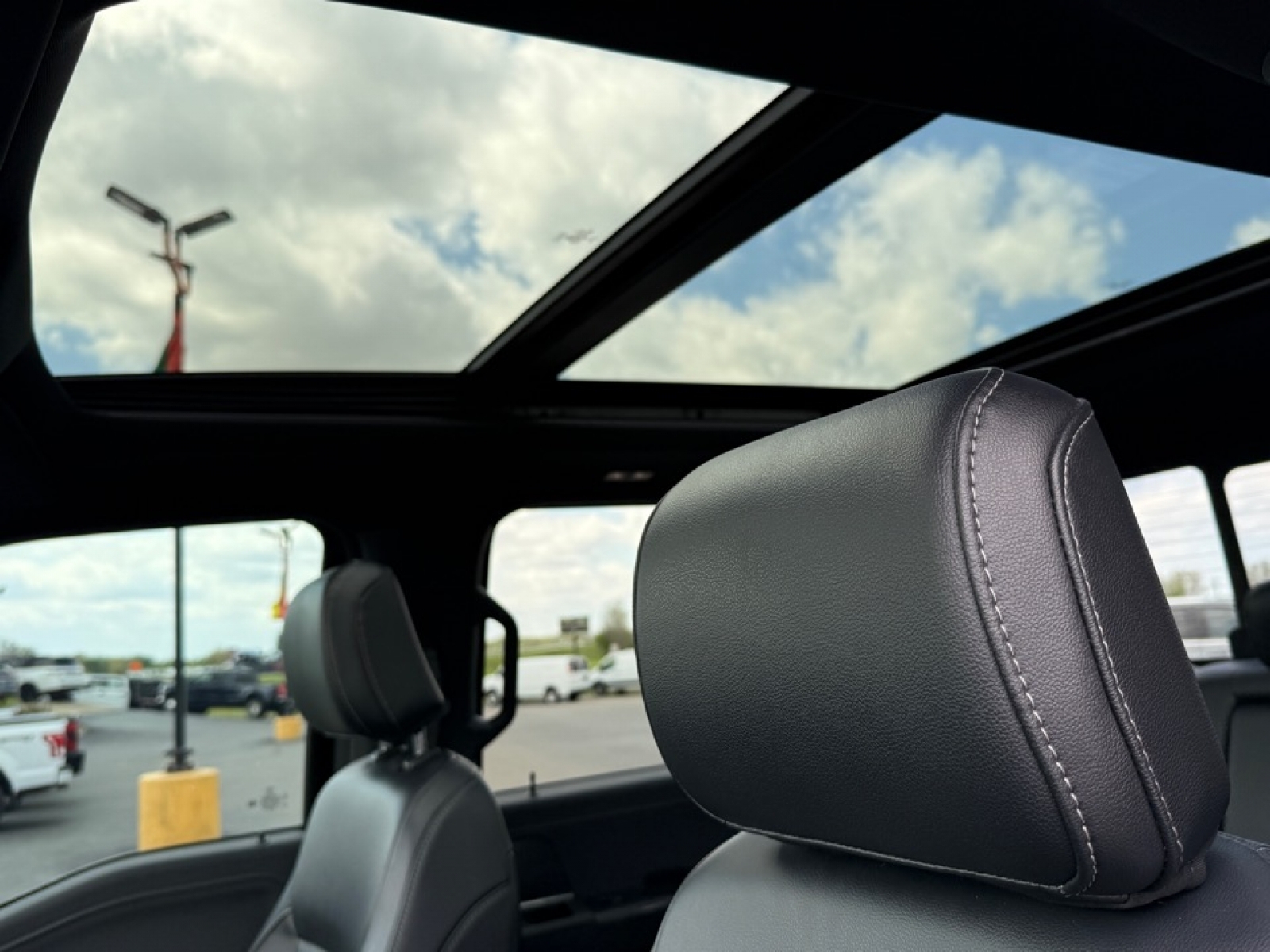 2023 Ford F-150 LARIAT, 39874, Photo