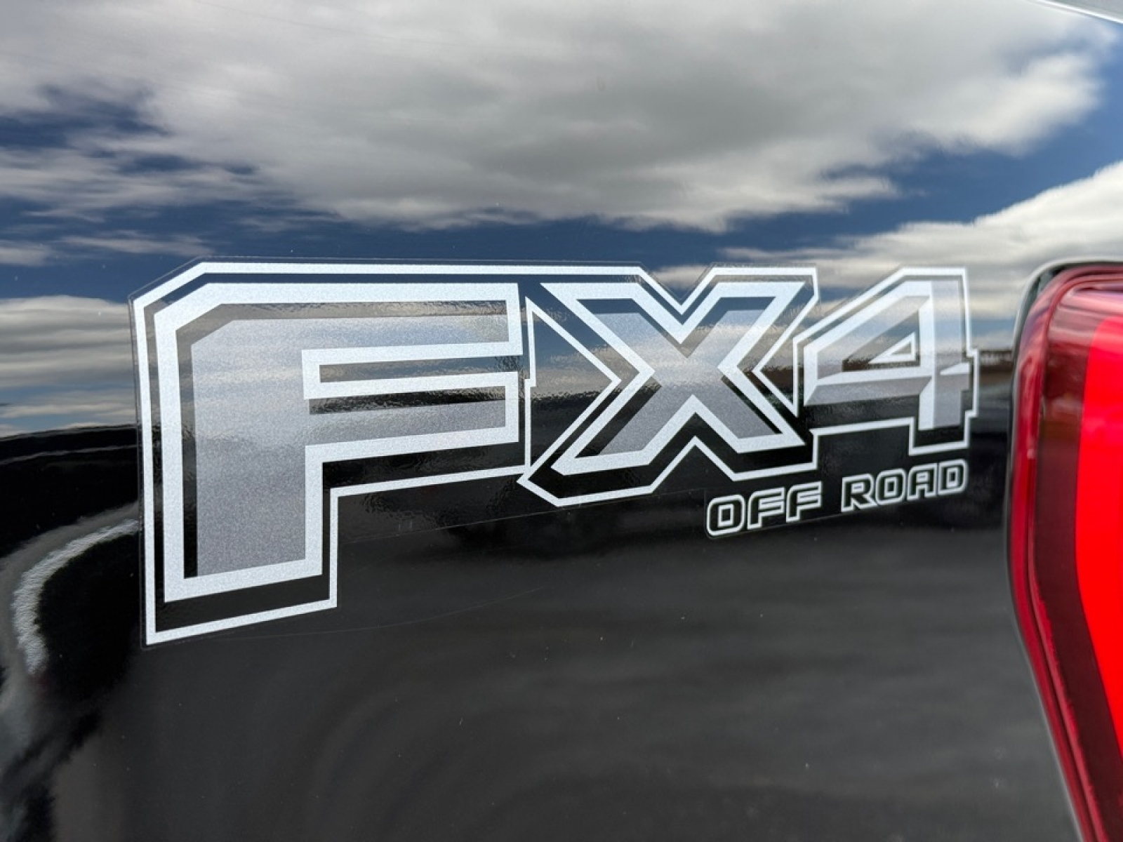2023 Ford F-150 LARIAT, 39874, Photo