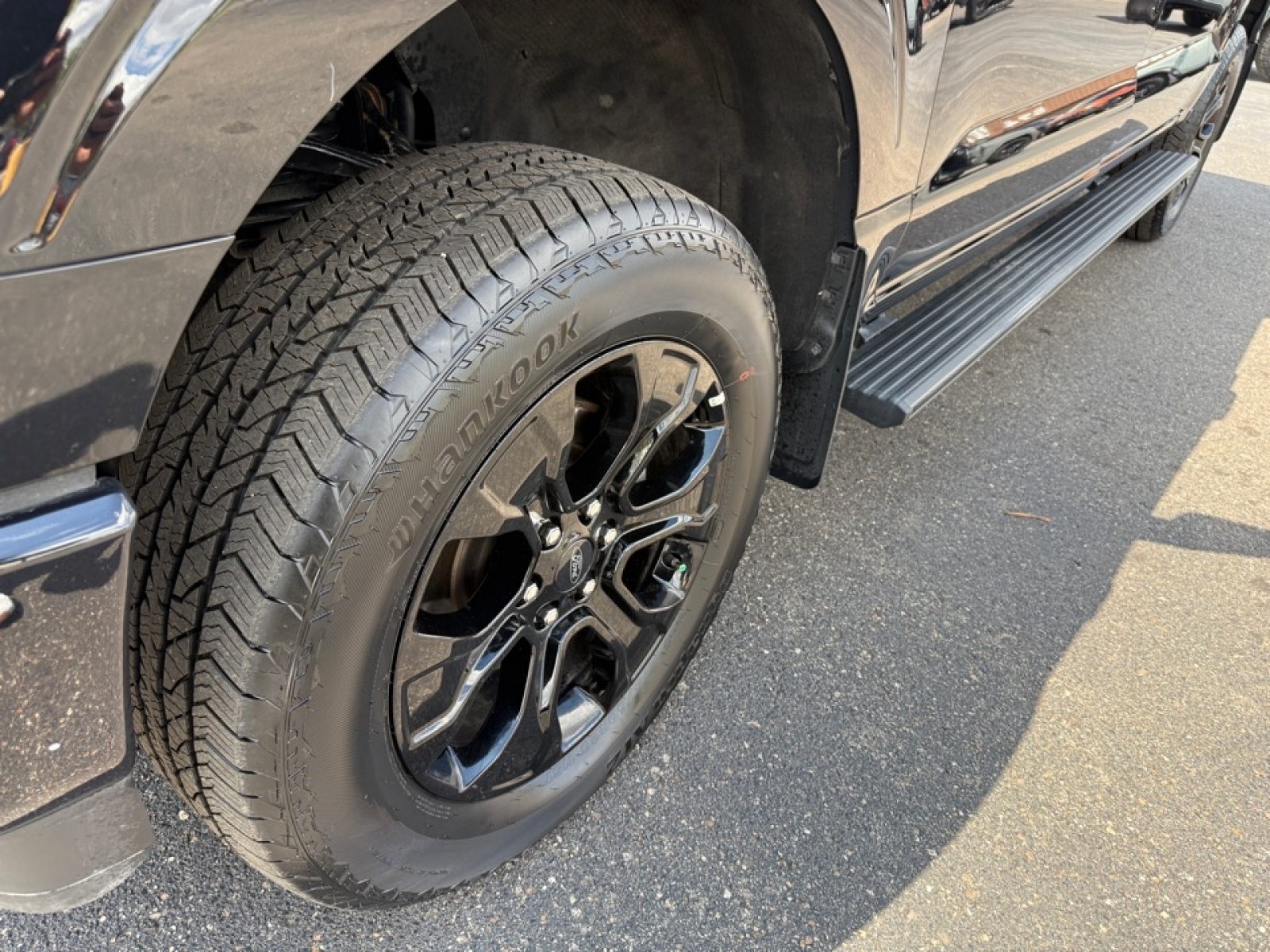 2023 Ford F-150 LARIAT, 39874, Photo