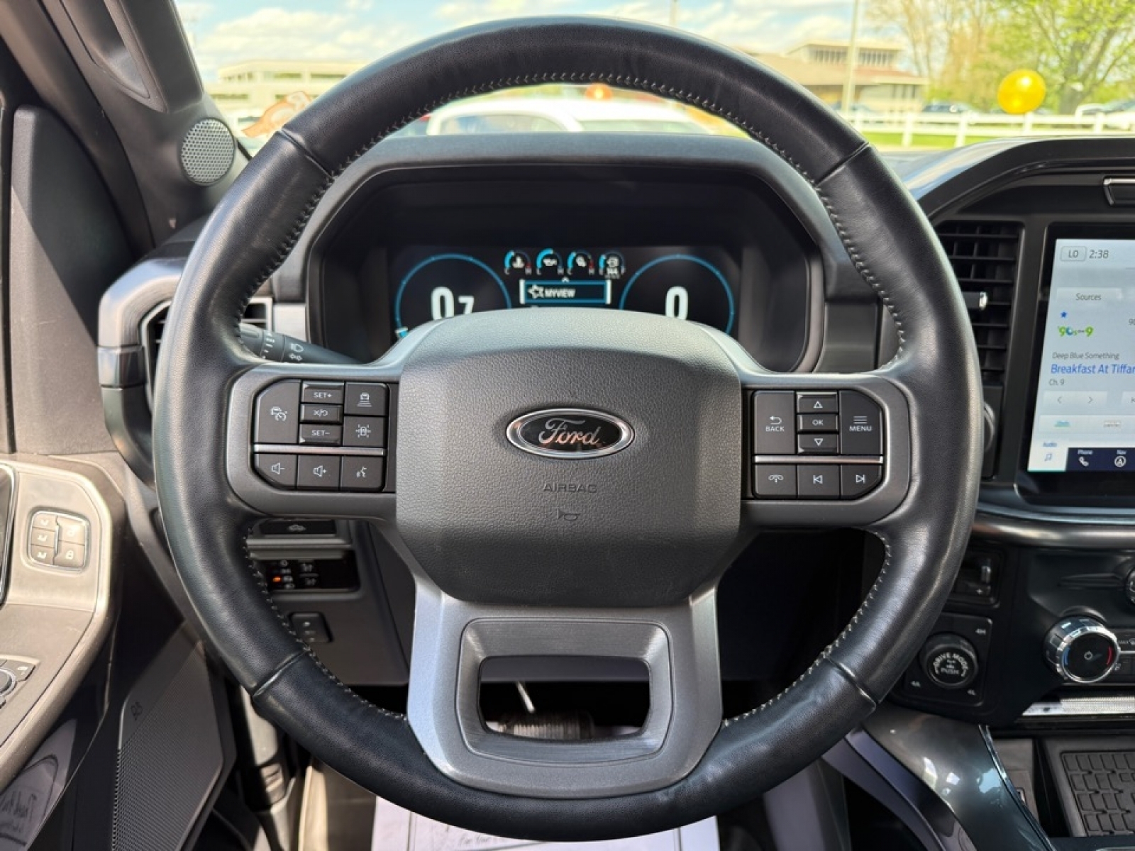 2023 Ford F-150 LARIAT, 39874, Photo
