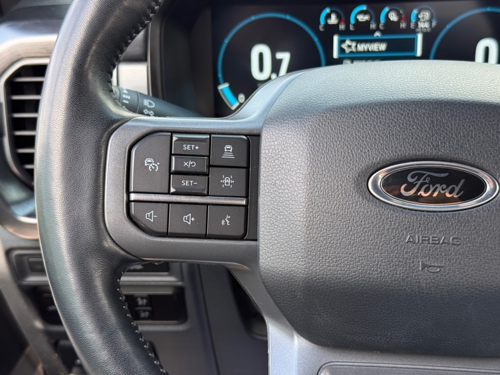 2023 Ford F-150 LARIAT, 39874, Photo