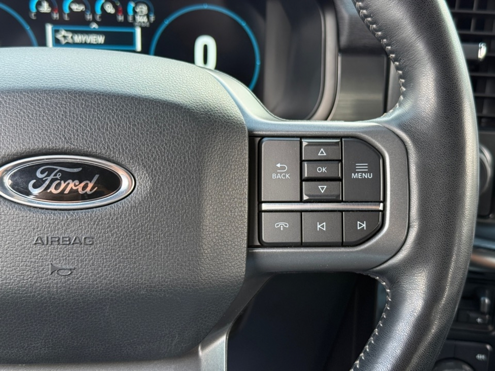 2023 Ford F-150 LARIAT, 39874, Photo