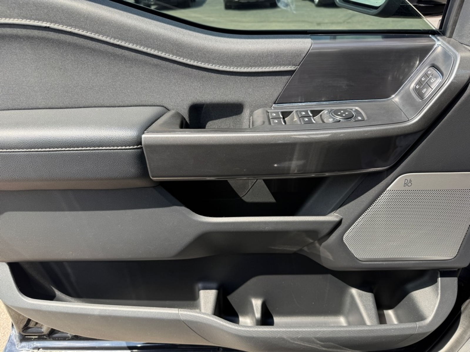 2023 Ford F-150 LARIAT, 39874, Photo