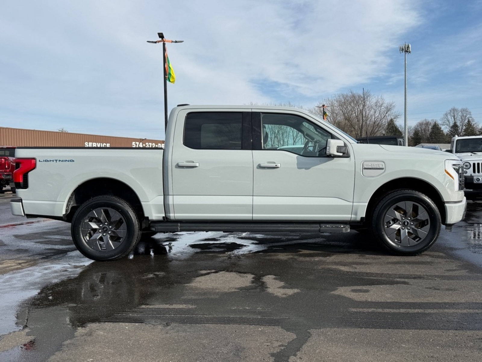 2023 Ford F-150 Lightning LARIAT, 39230, Photo
