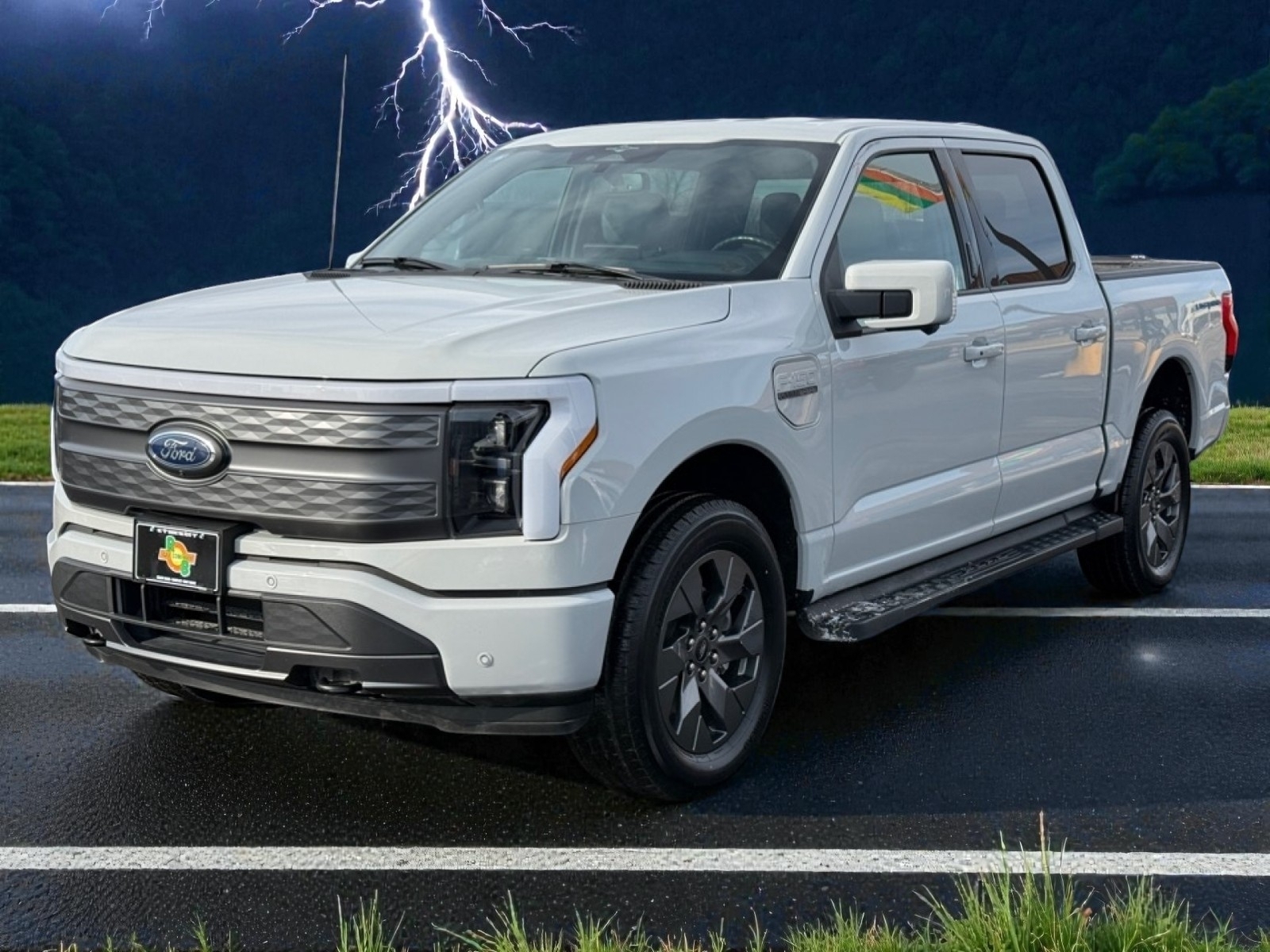 2023 Ford F-150 Lightning LARIAT, 39230, Photo