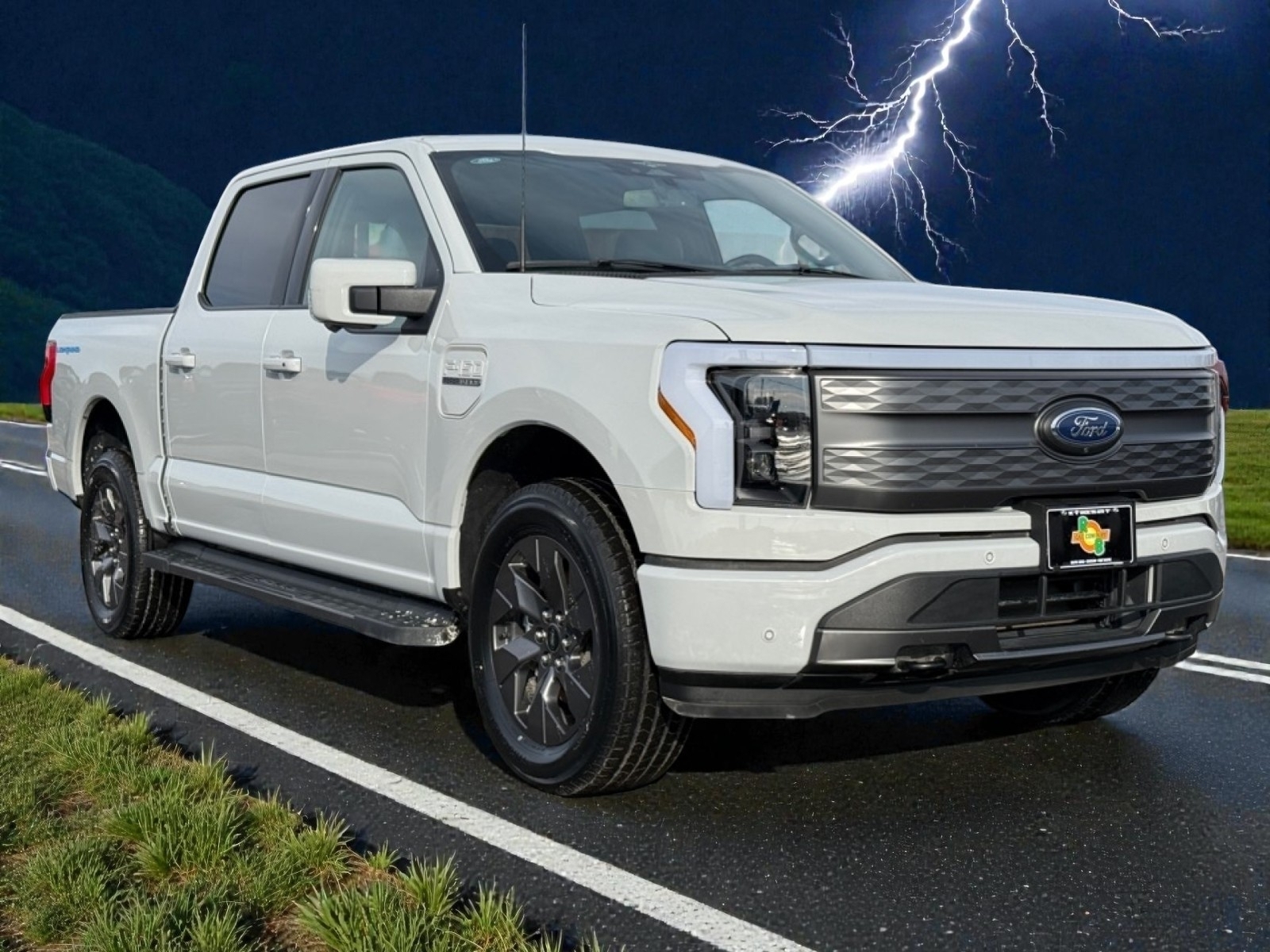 2023 Ford F-150 Lightning LARIAT, 39230, Photo