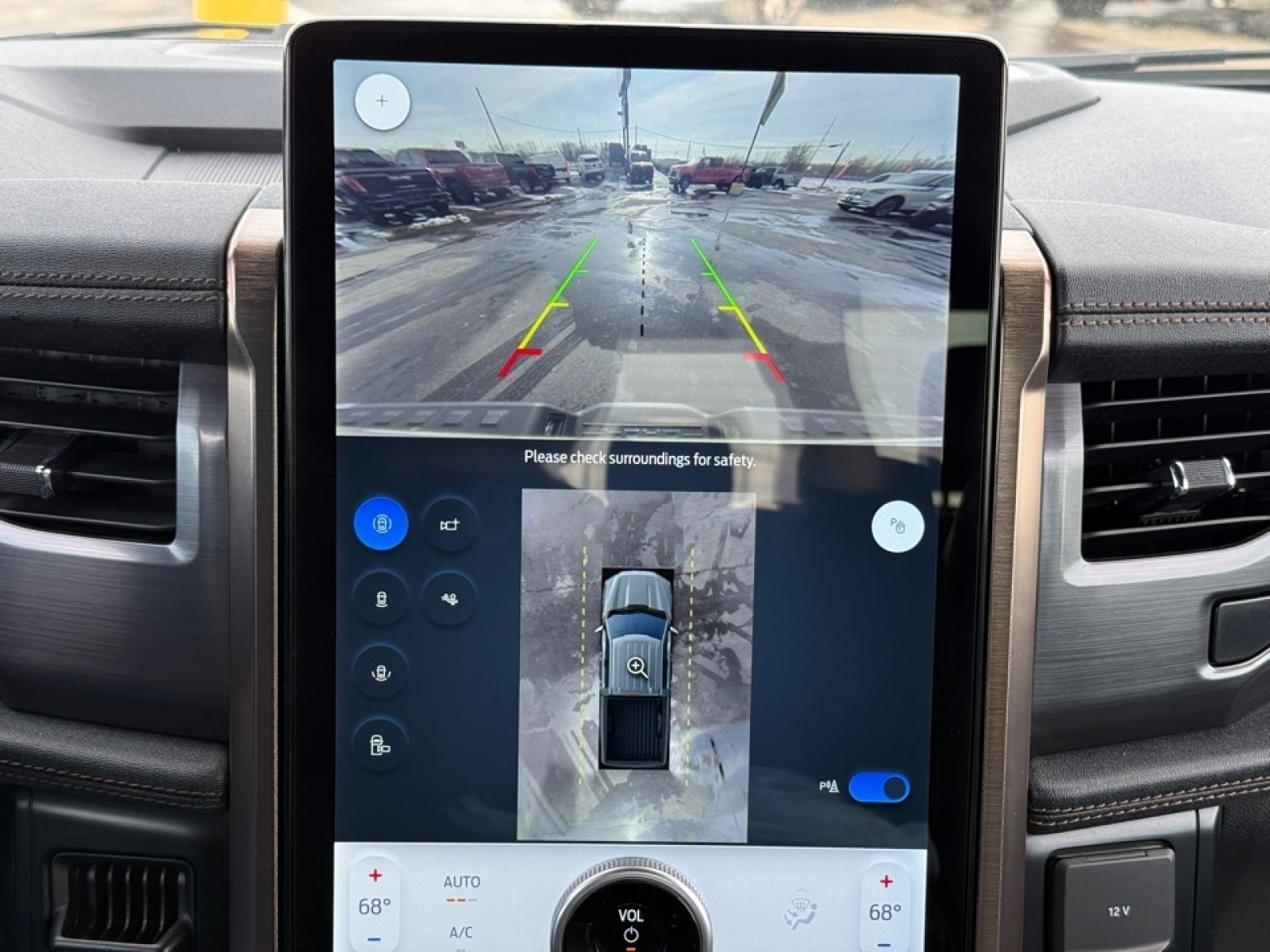 2023 Ford F-150 Lightning LARIAT, 39230, Photo