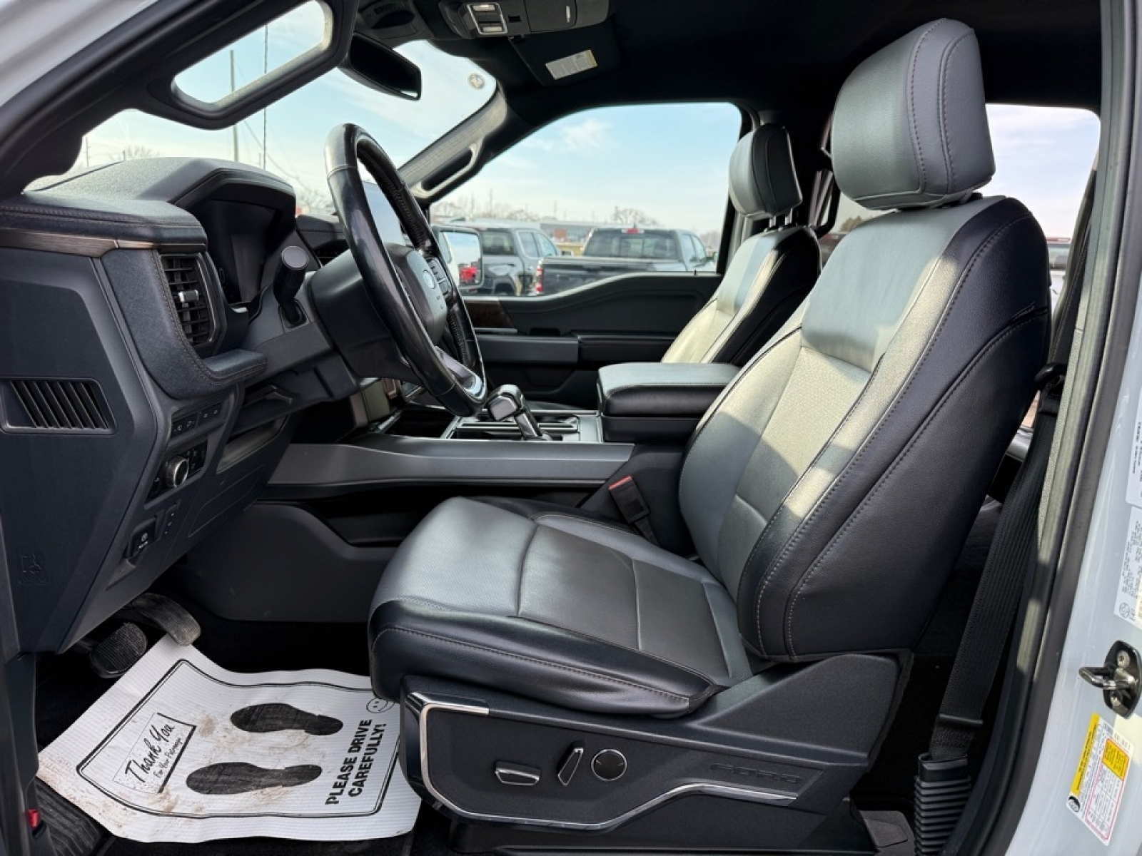 2023 Ford F-150 Lightning LARIAT, 39230, Photo