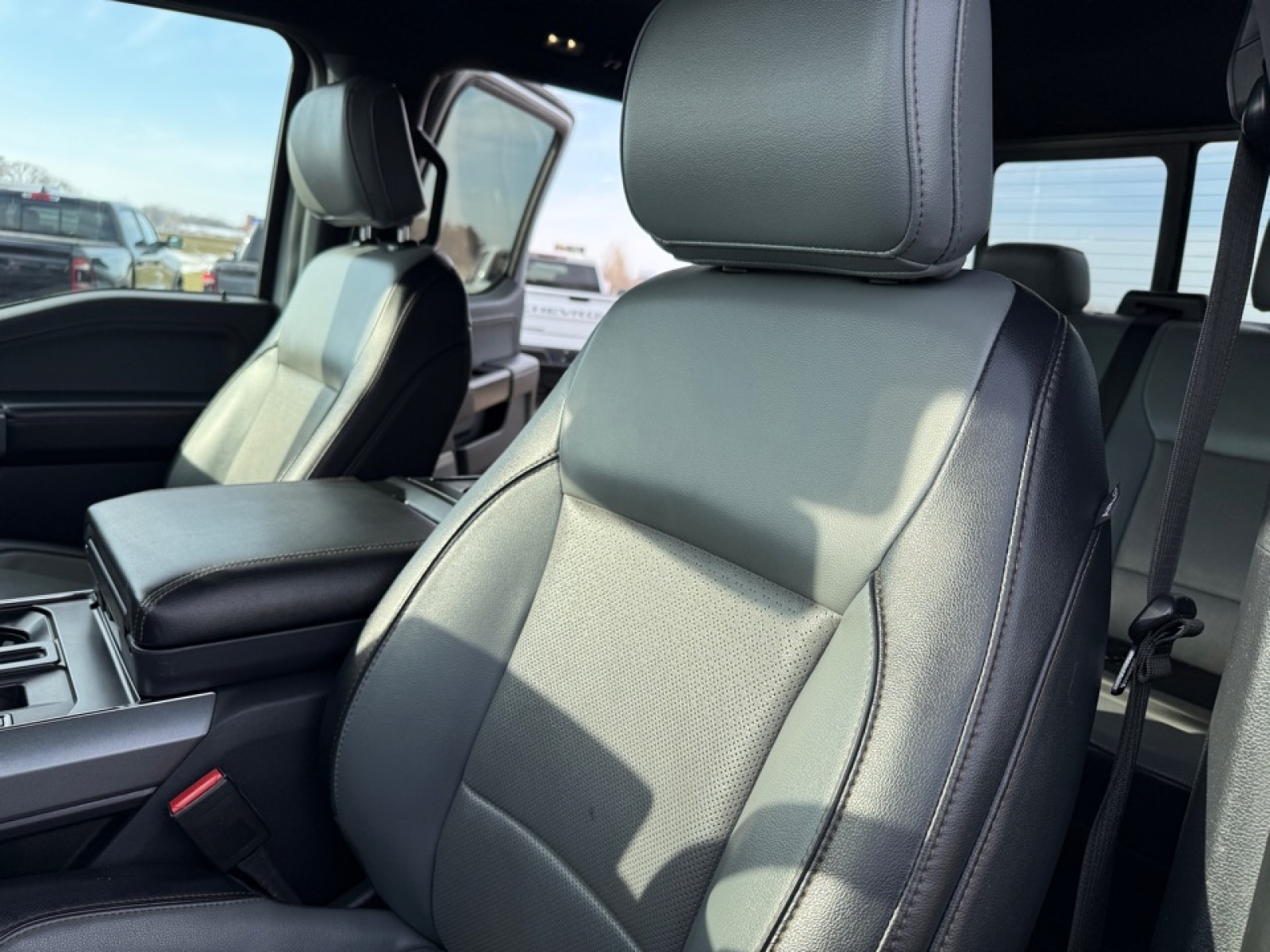 2023 Ford F-150 Lightning LARIAT, 39230, Photo