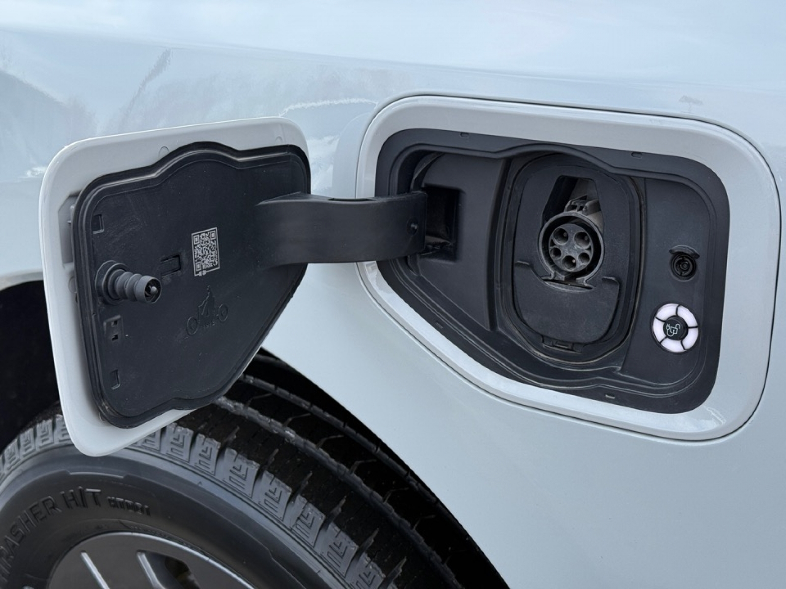 2023 Ford F-150 Lightning LARIAT, 39230, Photo