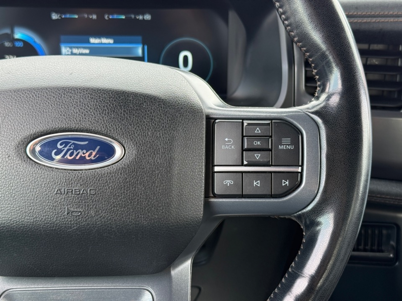 2023 Ford F-150 Lightning LARIAT, 39230, Photo