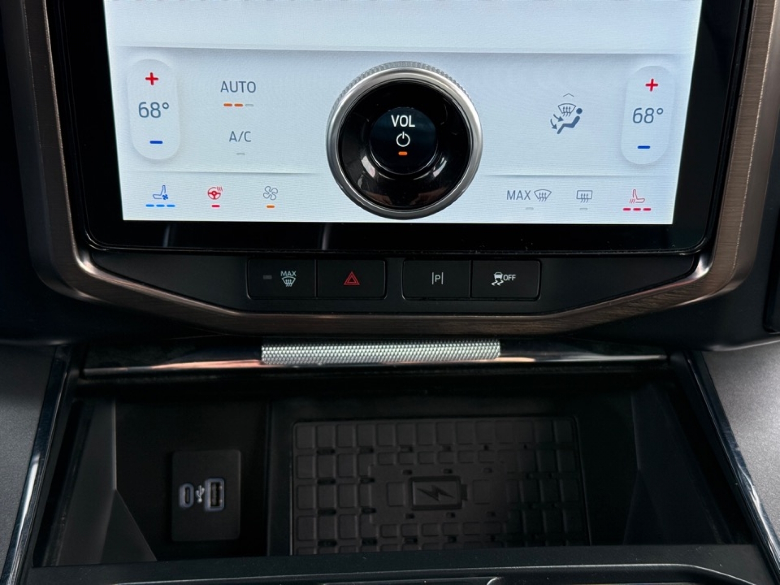 2023 Ford F-150 Lightning LARIAT, 39230, Photo