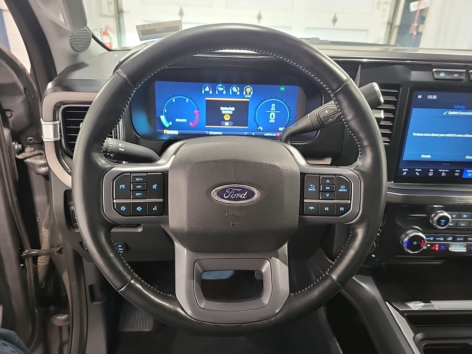 2023 Ford F-250 LARIAT, 39896, Photo