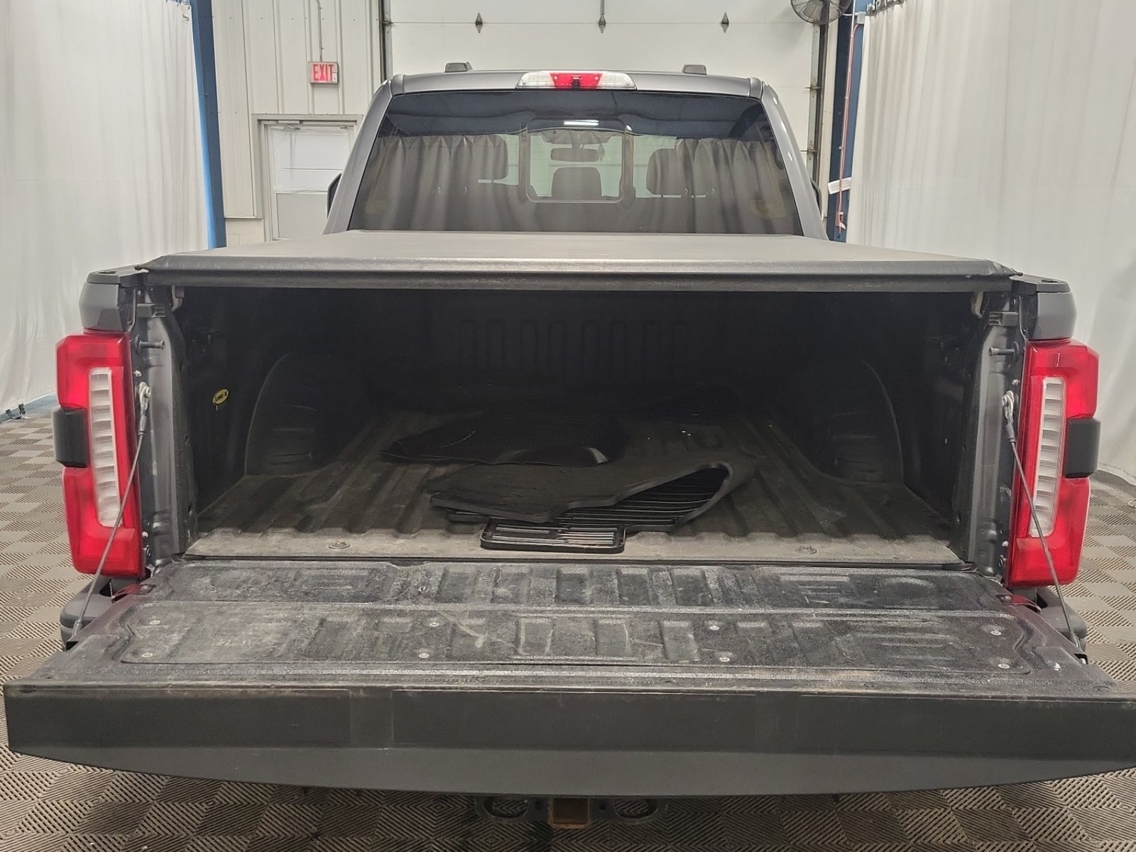 2023 Ford F-250 LARIAT, 39896, Photo