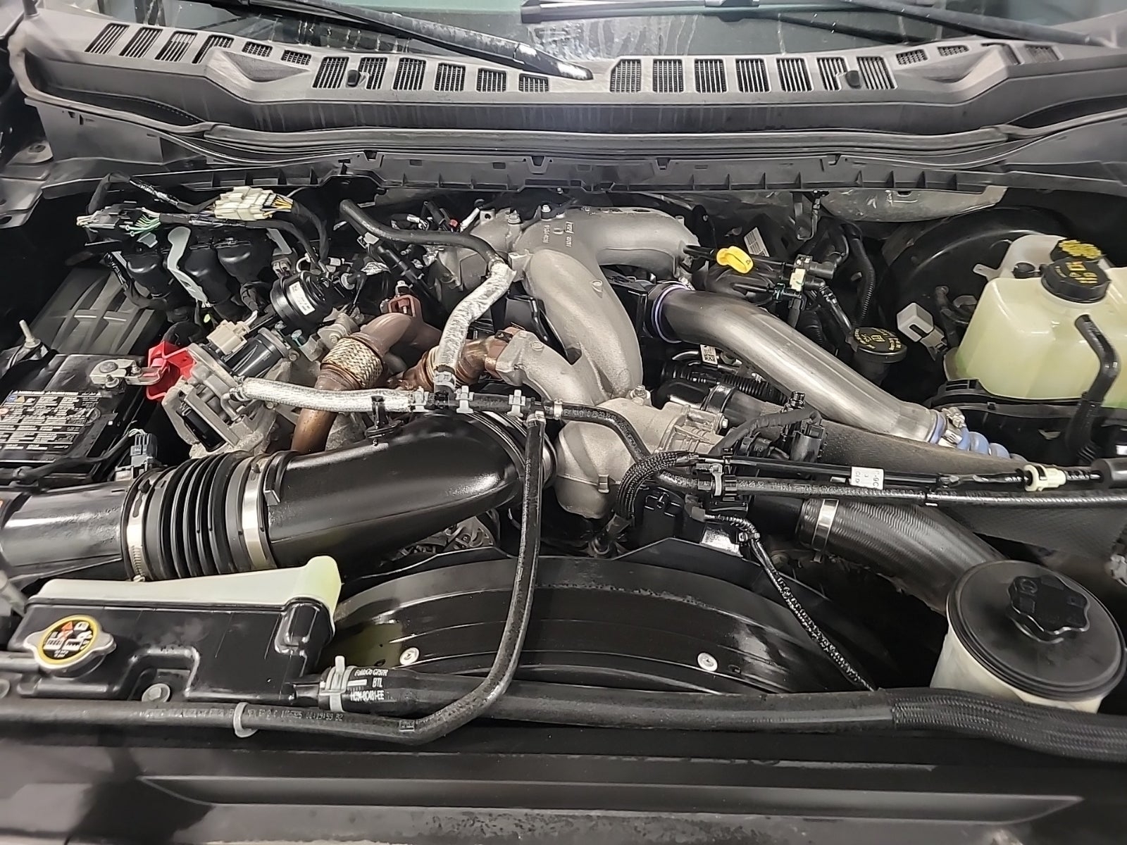 2023 Ford F-250 LARIAT, 39896, Photo